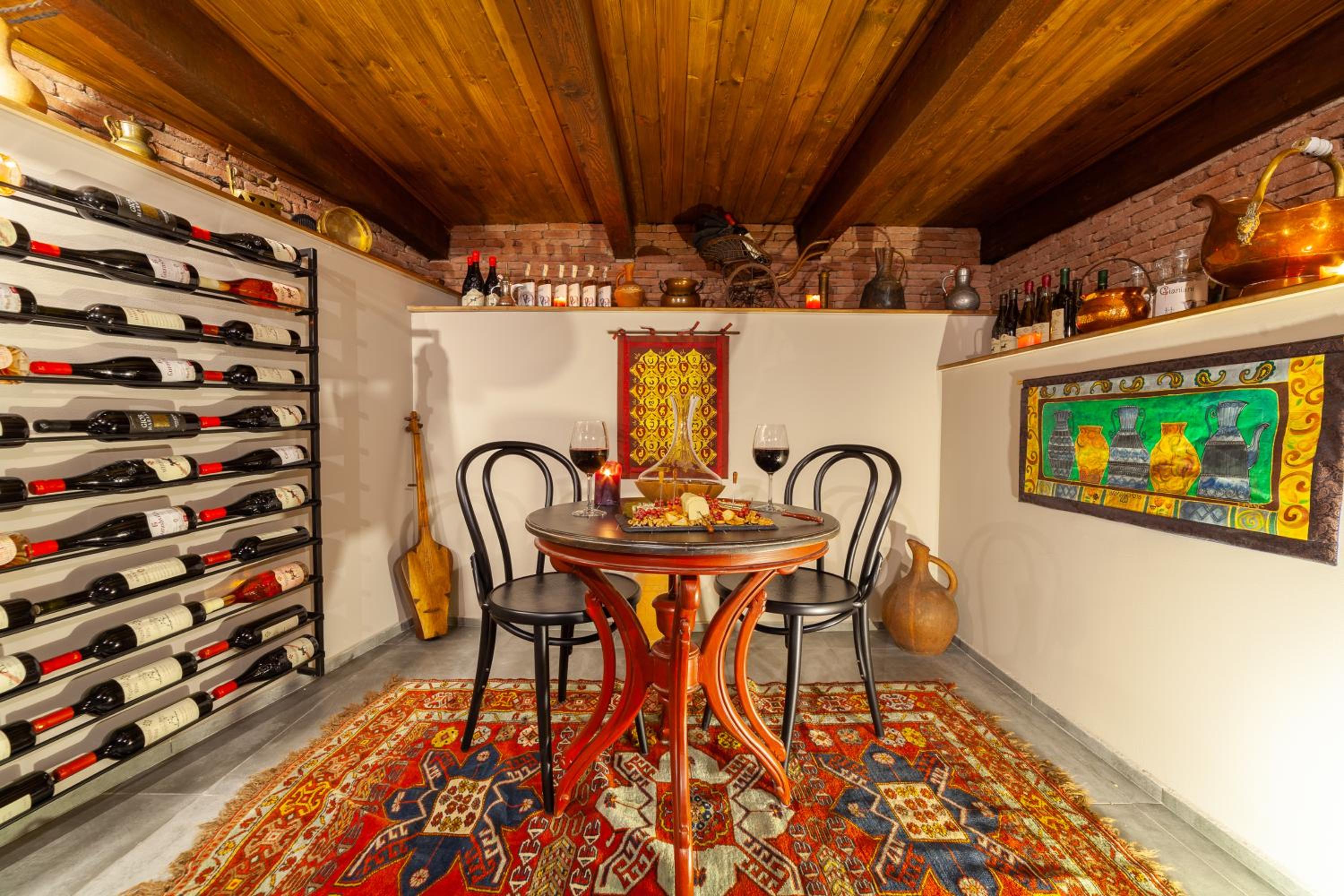 Wine Lover's Flat view 5