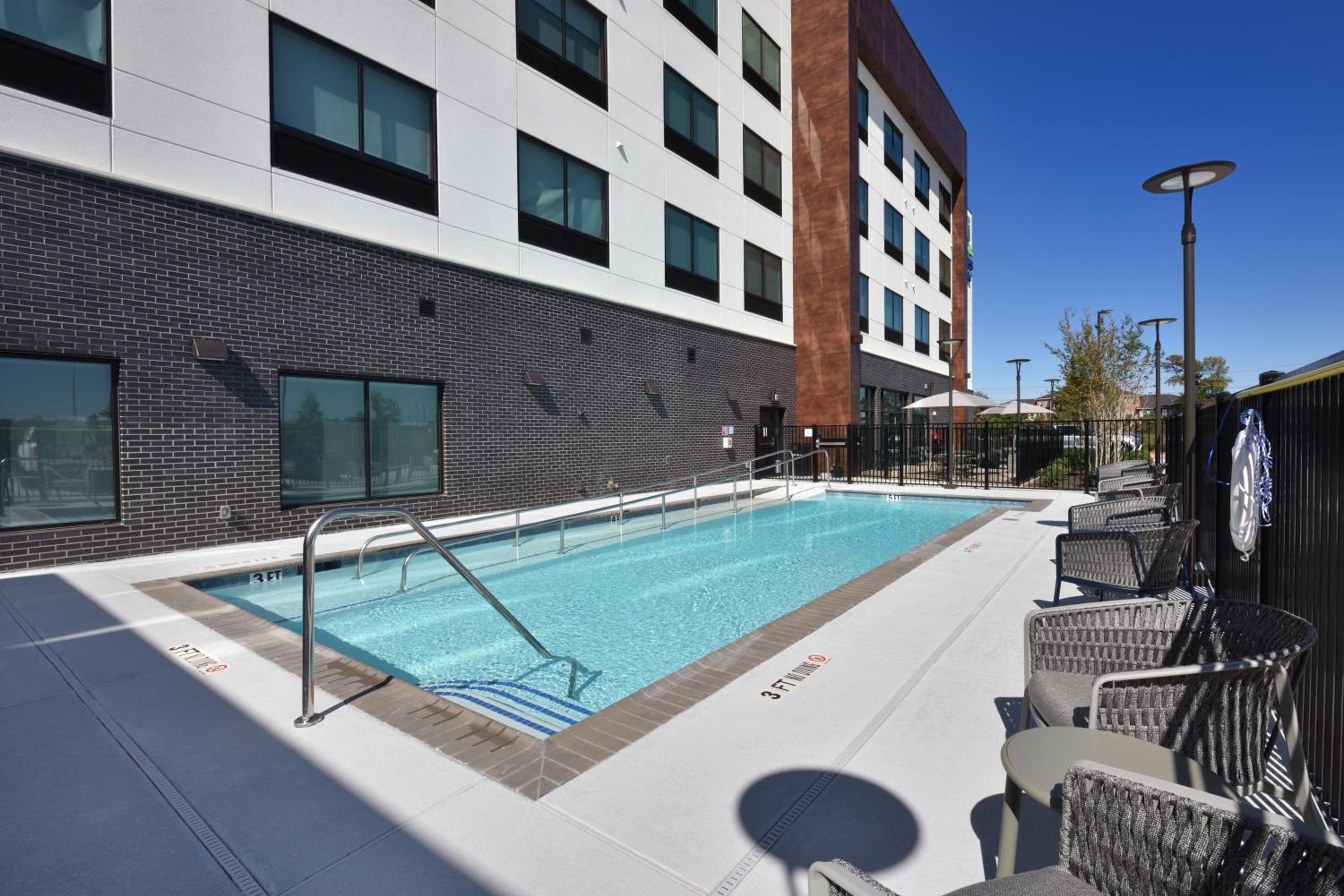 Palm Springs Vacations - Holiday Inn Express Suites Spring - Woodlands Area, an IHG Hotel - Property Image 49