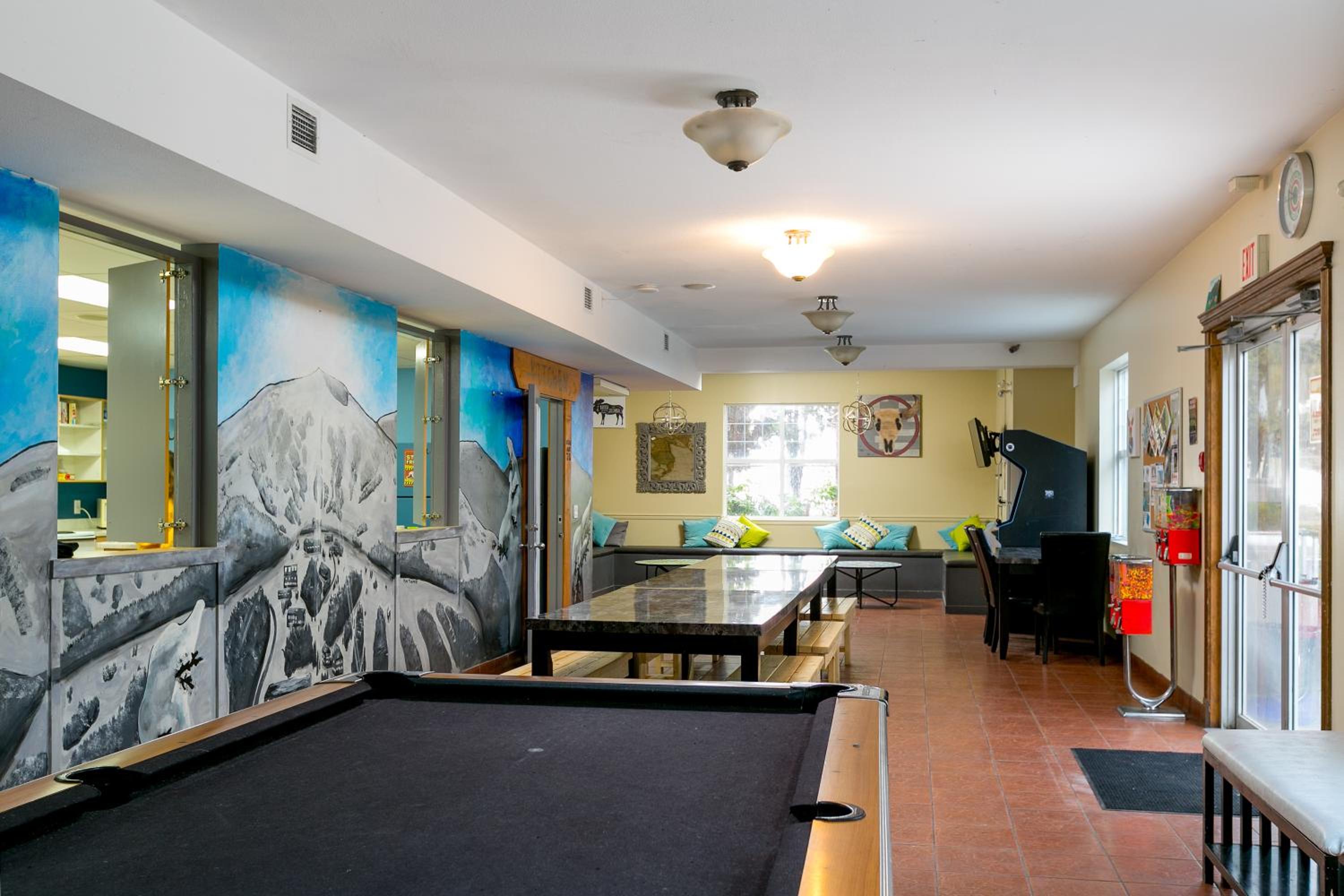 HI Kelowna Hostel-1