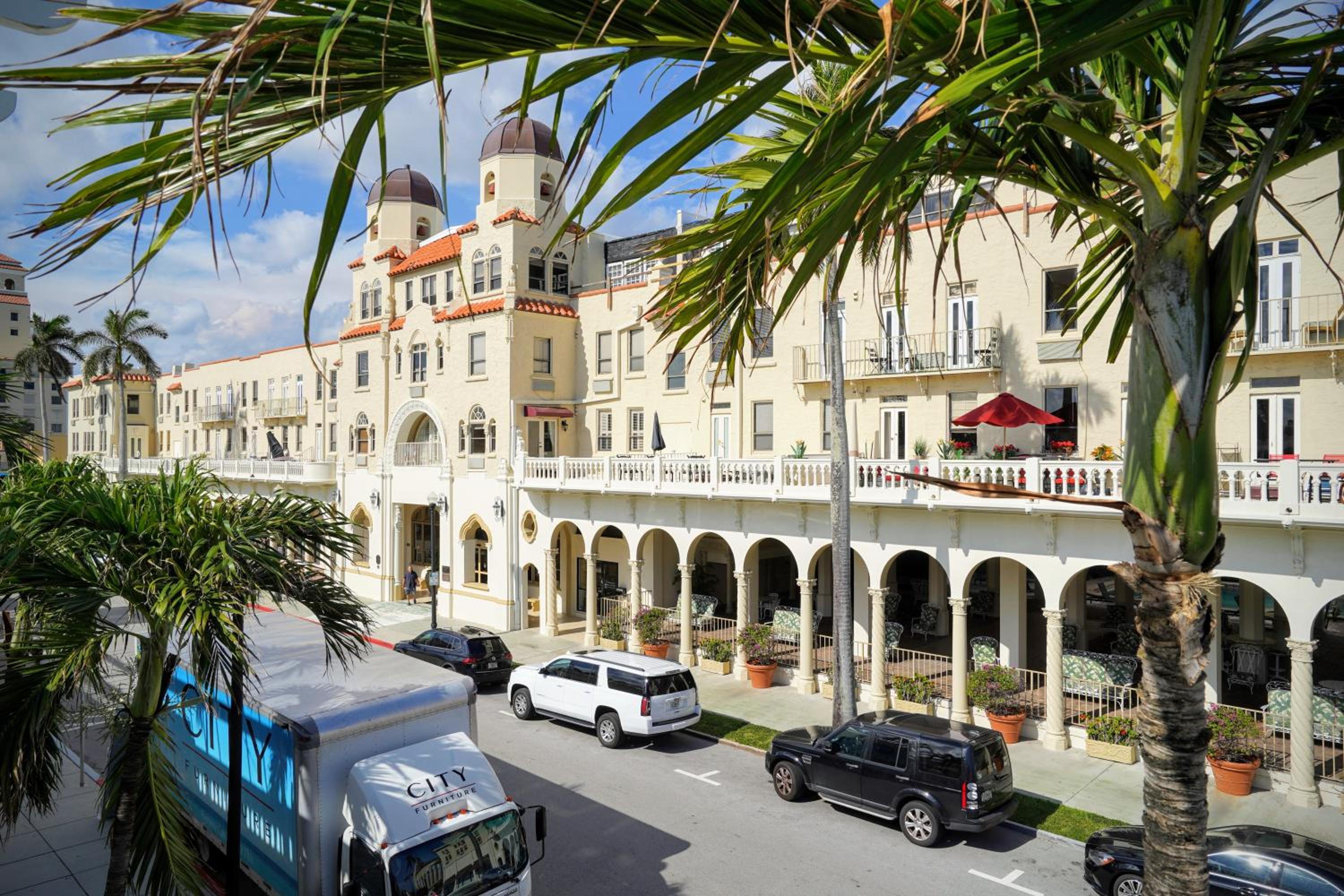 Hotel Palm Beach Historic Hotel with Juliette Balconies! 2 blocks from beach! - Image 1