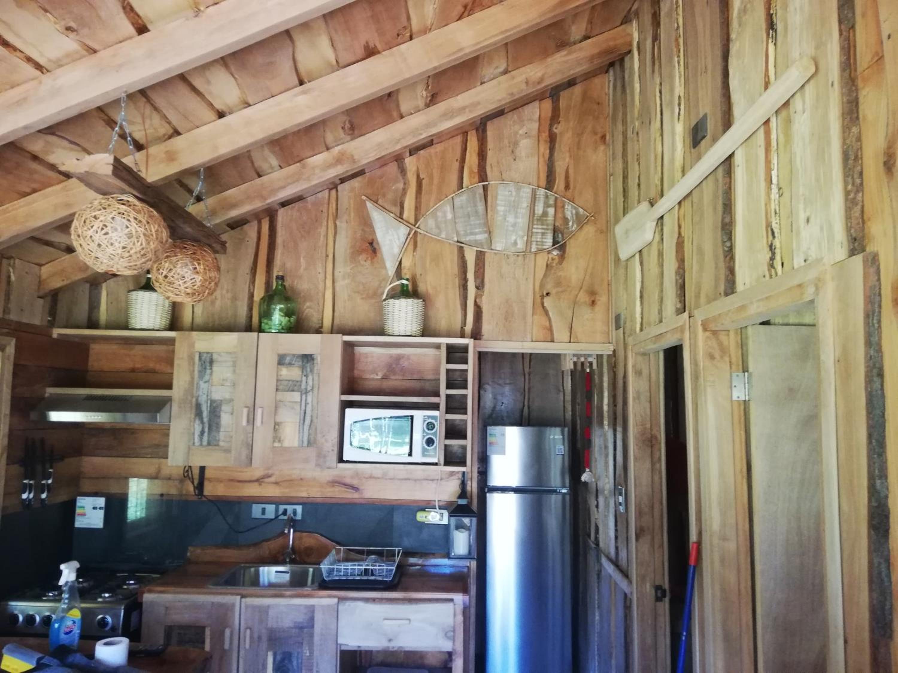 Wonderful rustic cabin 2, with native logs, on the banks of the Trancura River
