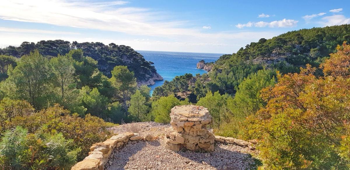 RARE - Escale Bicolore - Bas de villa privé proche de Cassis avec PISCINE CHAUFFÉE view 3