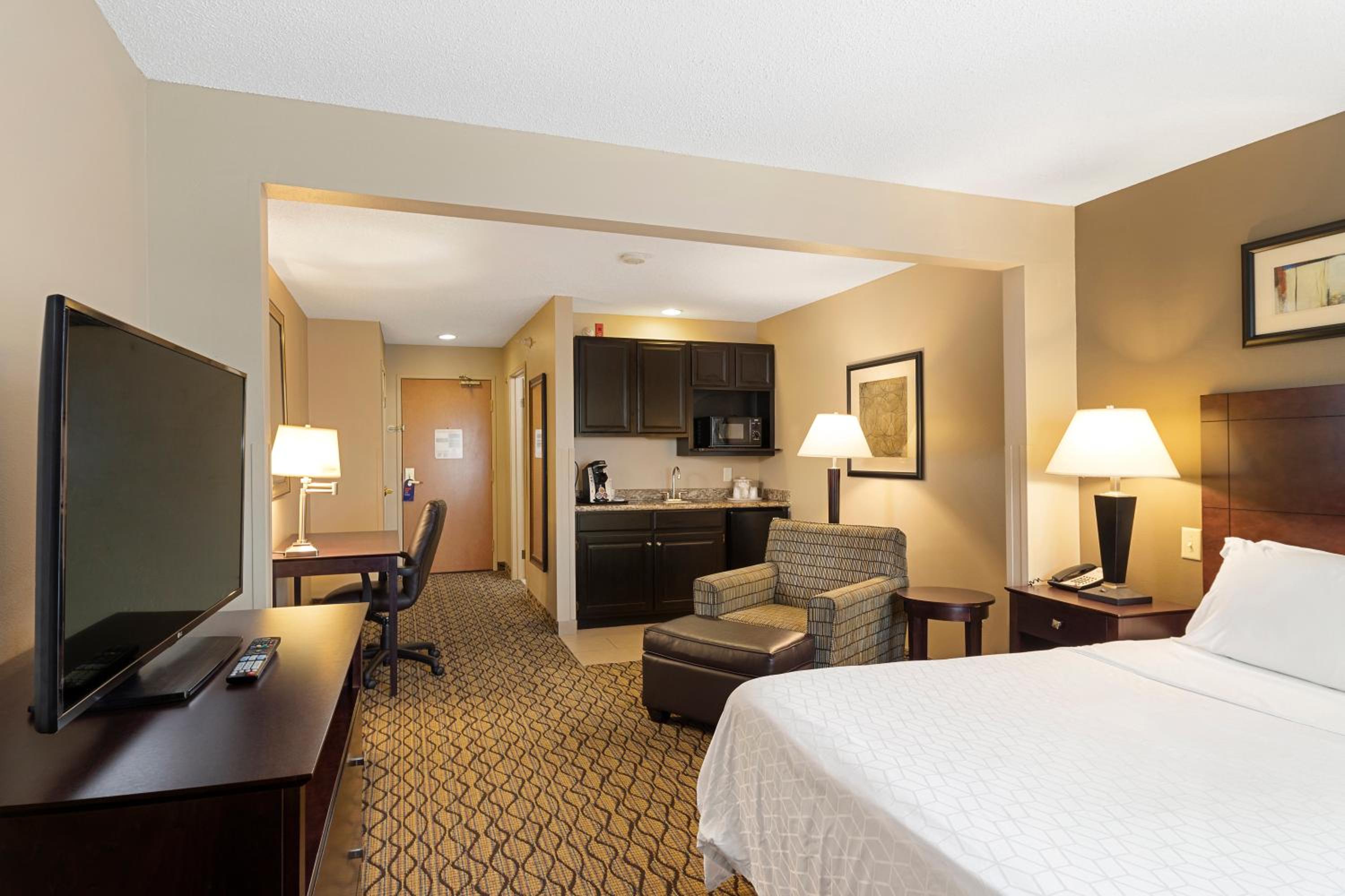 Bloomington Vacations - Holiday Inn Express Bloomington West, an IHG Hotel - Property Image 14