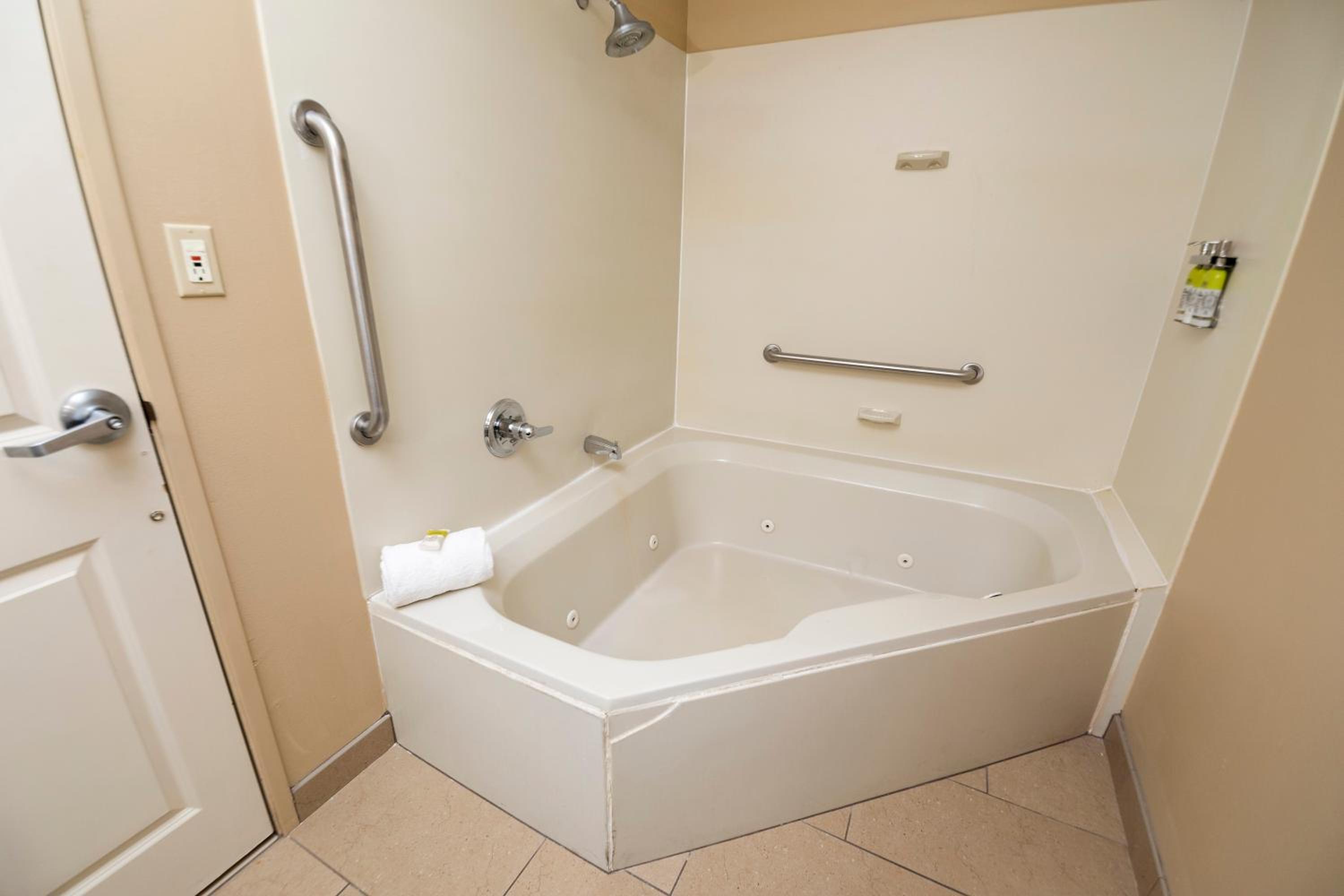 Bloomington Vacations - Holiday Inn Express Bloomington West, an IHG Hotel - Property Image 1