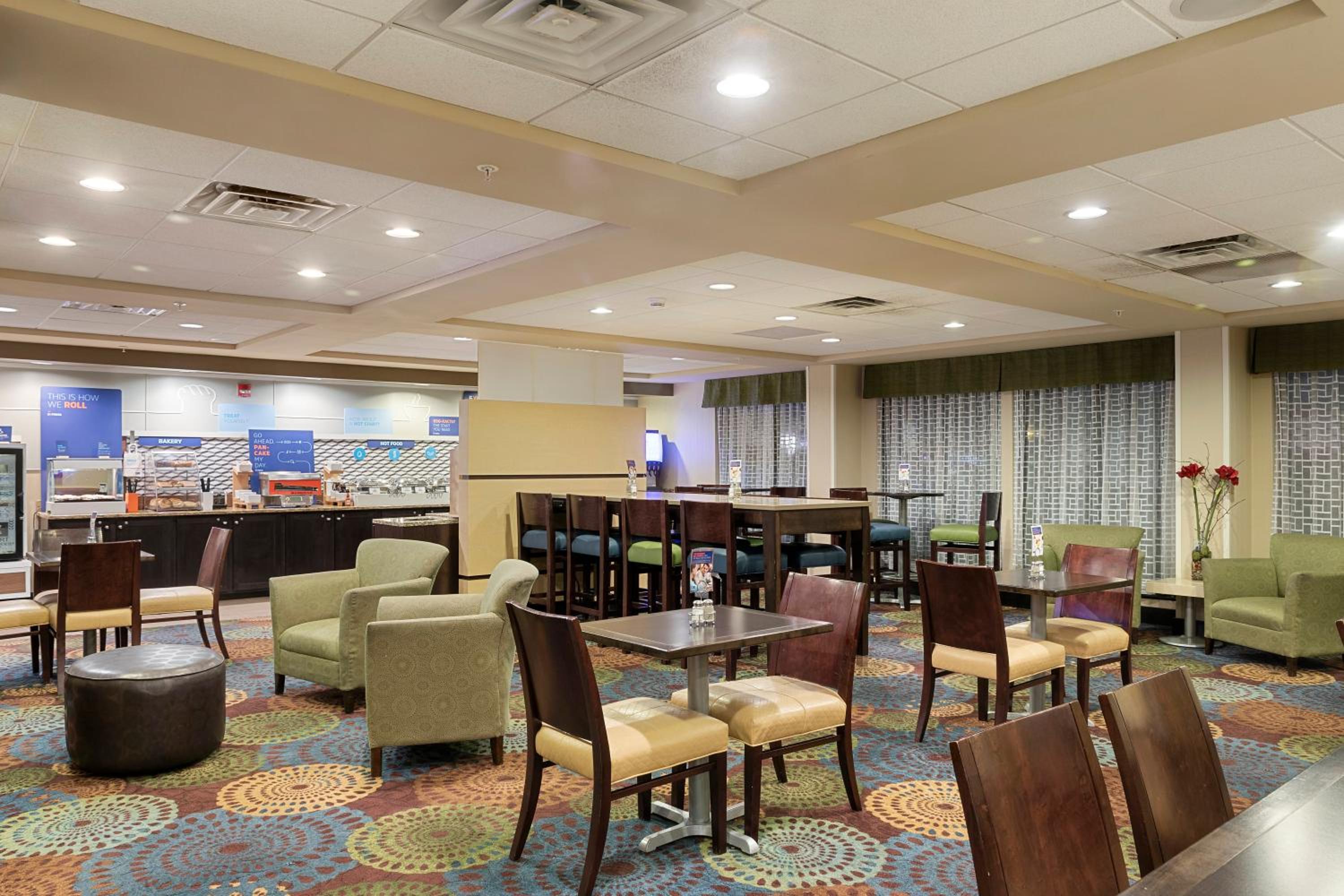 Bloomington Vacations - Holiday Inn Express Bloomington West, an IHG Hotel - Property Image 6