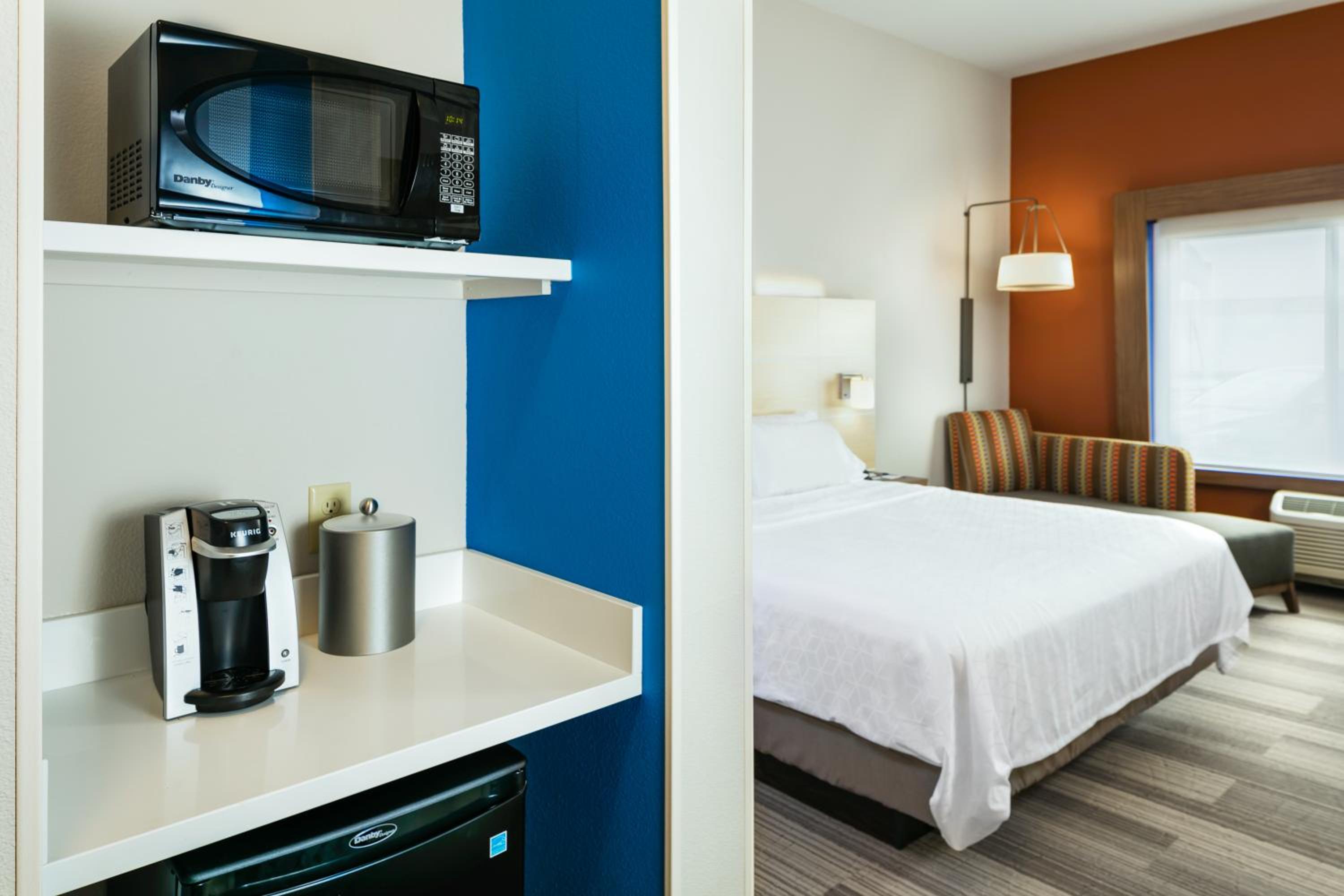 Medford Vacations - Holiday Inn Express Suites - Medford, an IHG Hotel - Property Image 30