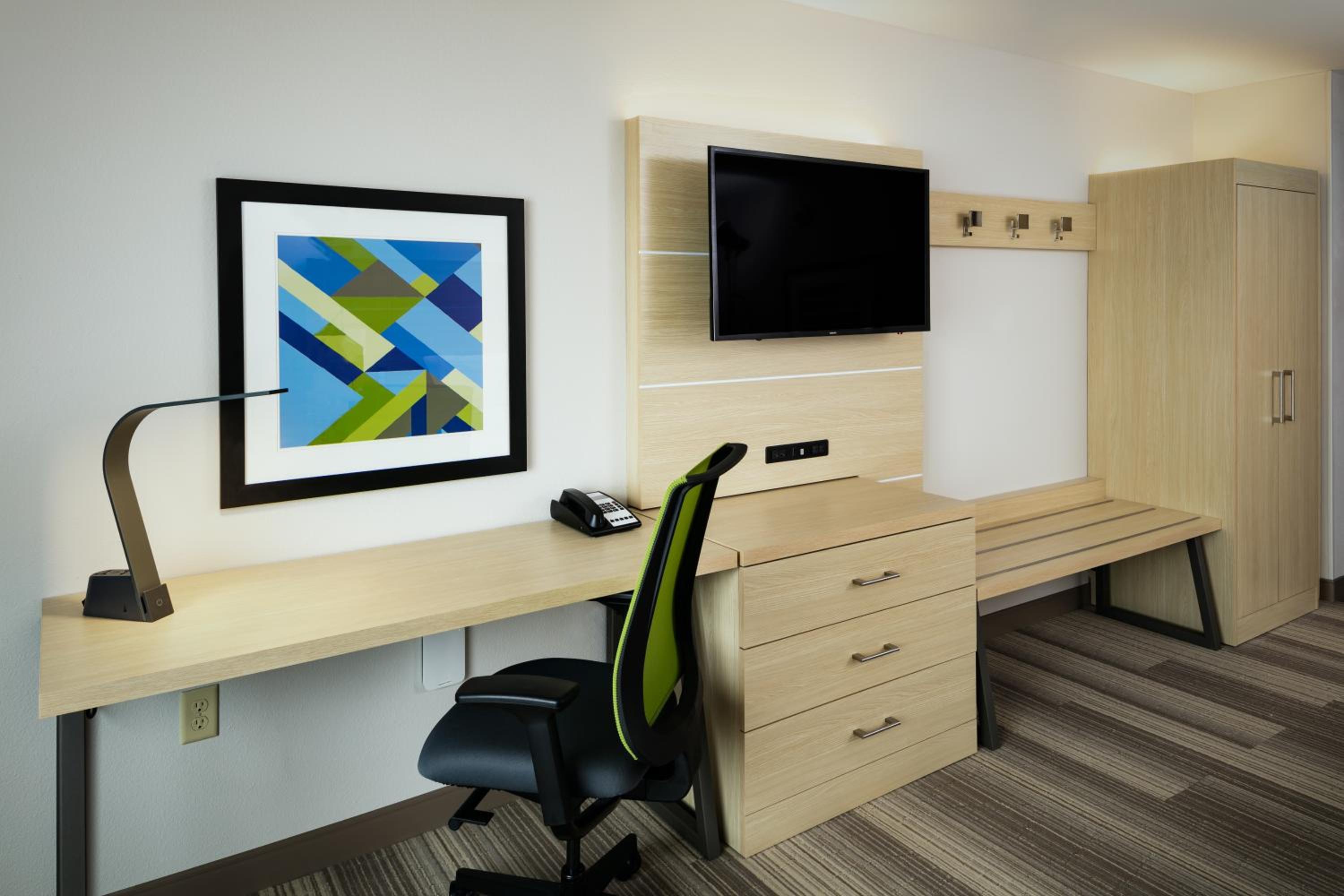 Medford Vacations - Holiday Inn Express Suites - Medford, an IHG Hotel - Property Image 29
