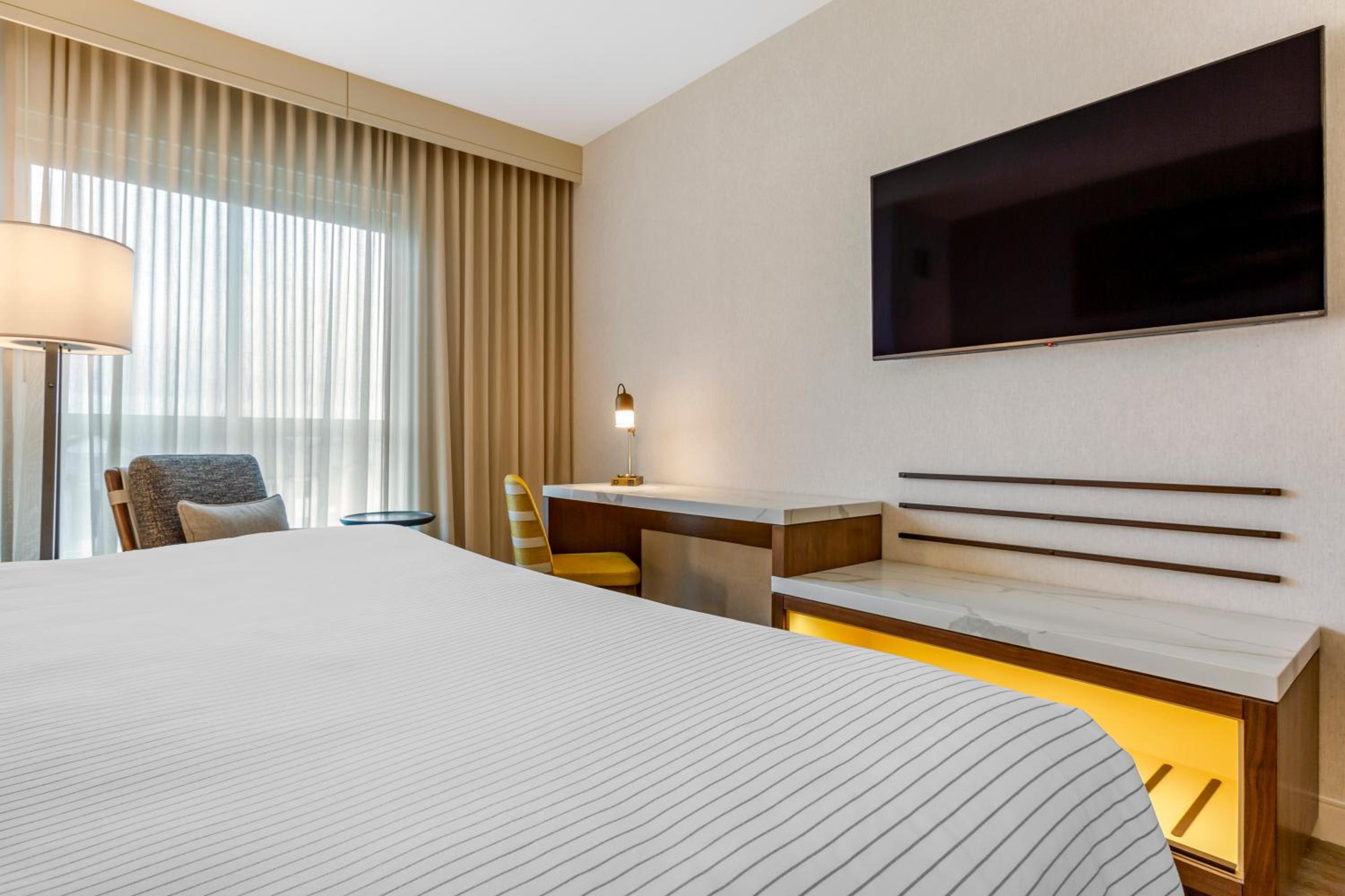Rohnert Park Vacations - Hotel Centro Sonoma Wine Country, Tapestry Collection Hilton - Property Image 2