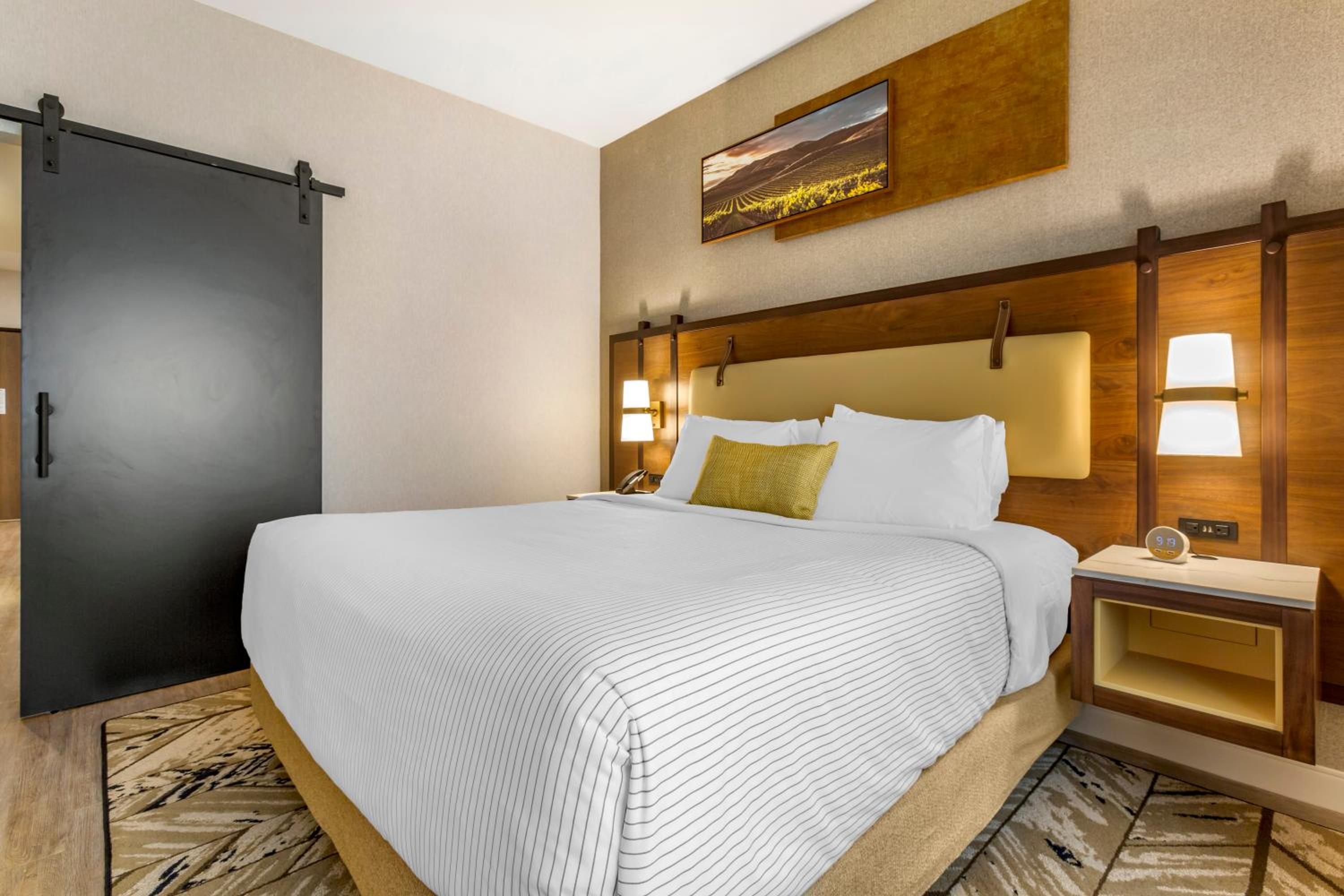 Rohnert Park Vacations - Hotel Centro Sonoma Wine Country, Tapestry Collection Hilton - Property Image 4