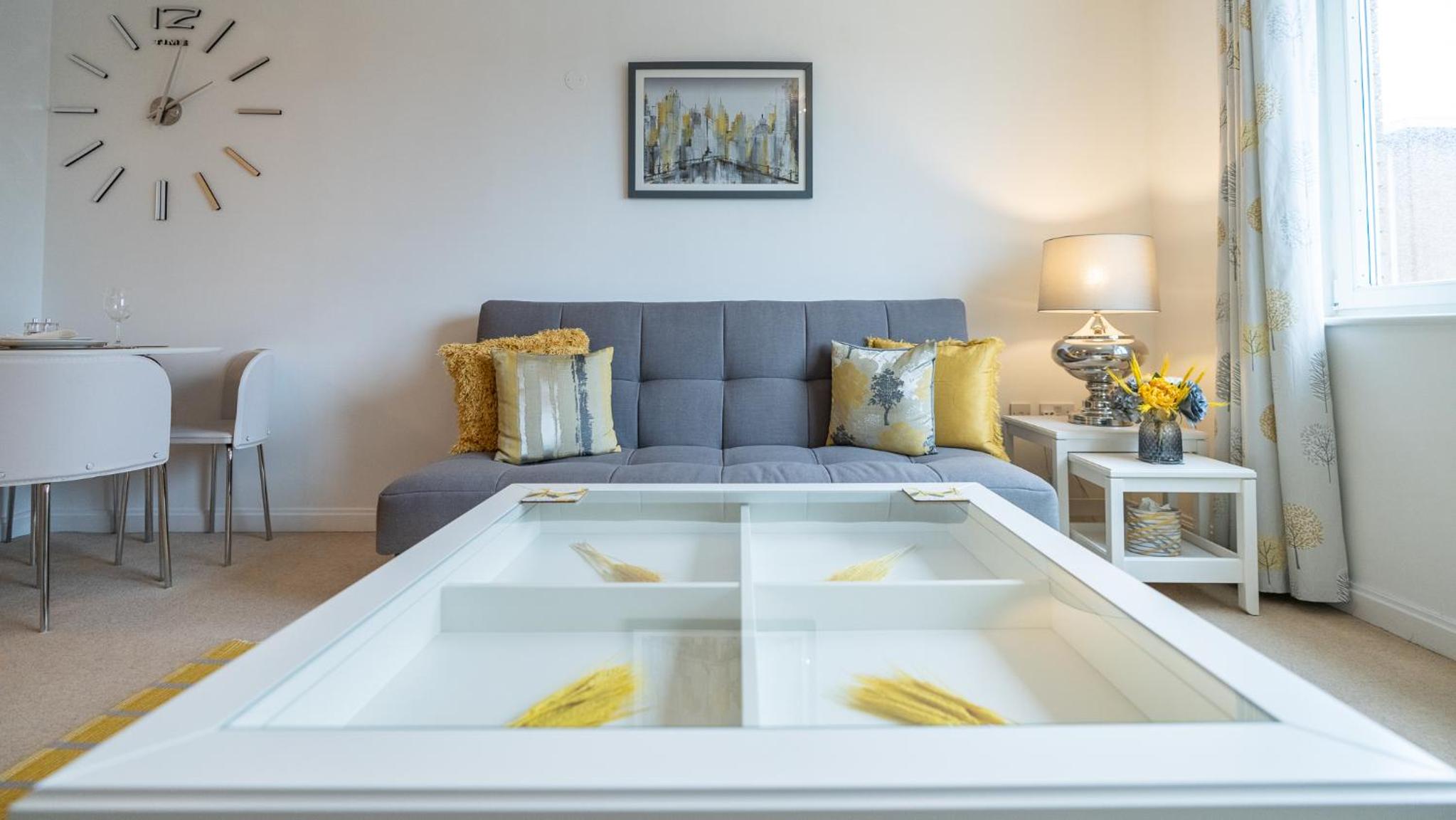 Hansen Court - Stylish Bay Apartment with Parking and River Views view 3
