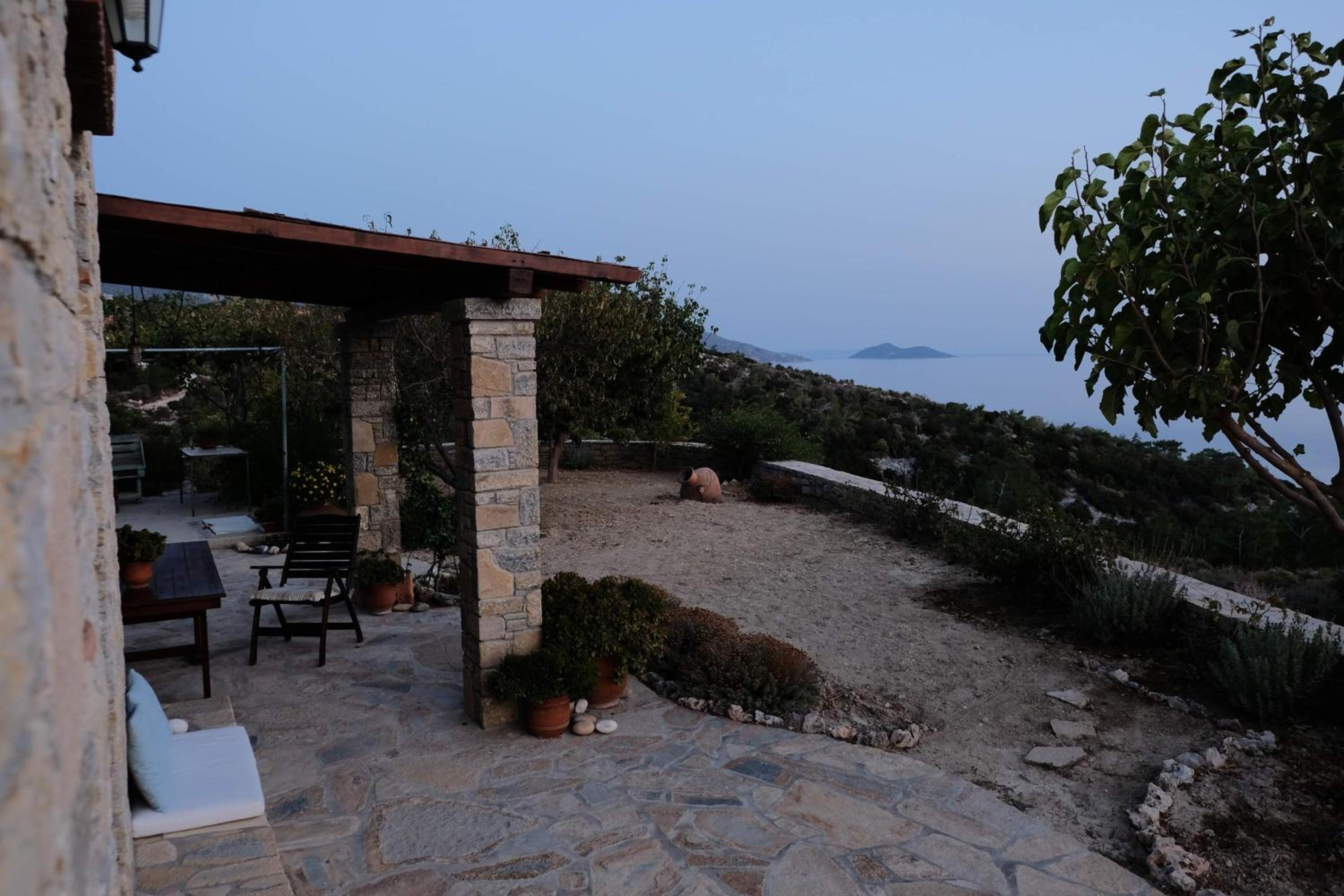 Oceanis cottage house view 4