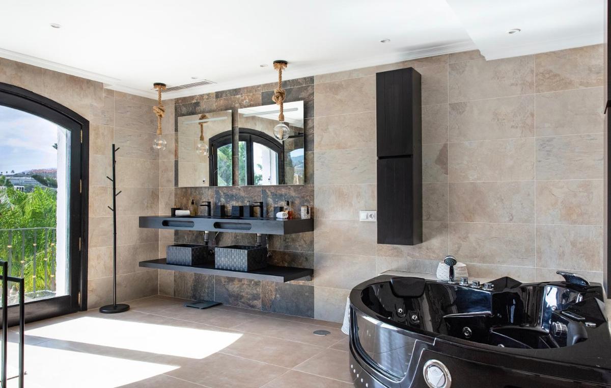 Modern Dream Mansion In Tropical Nueva Andalucía ✰ photo 4