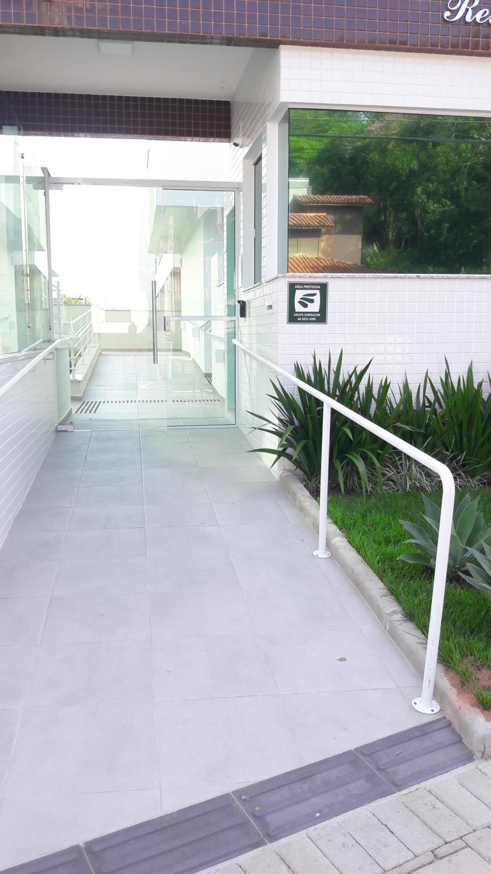 Florianópolis Canasvieiras Apartamento inteiro 3 quartos com ar piscina playground 2 garagens view 5