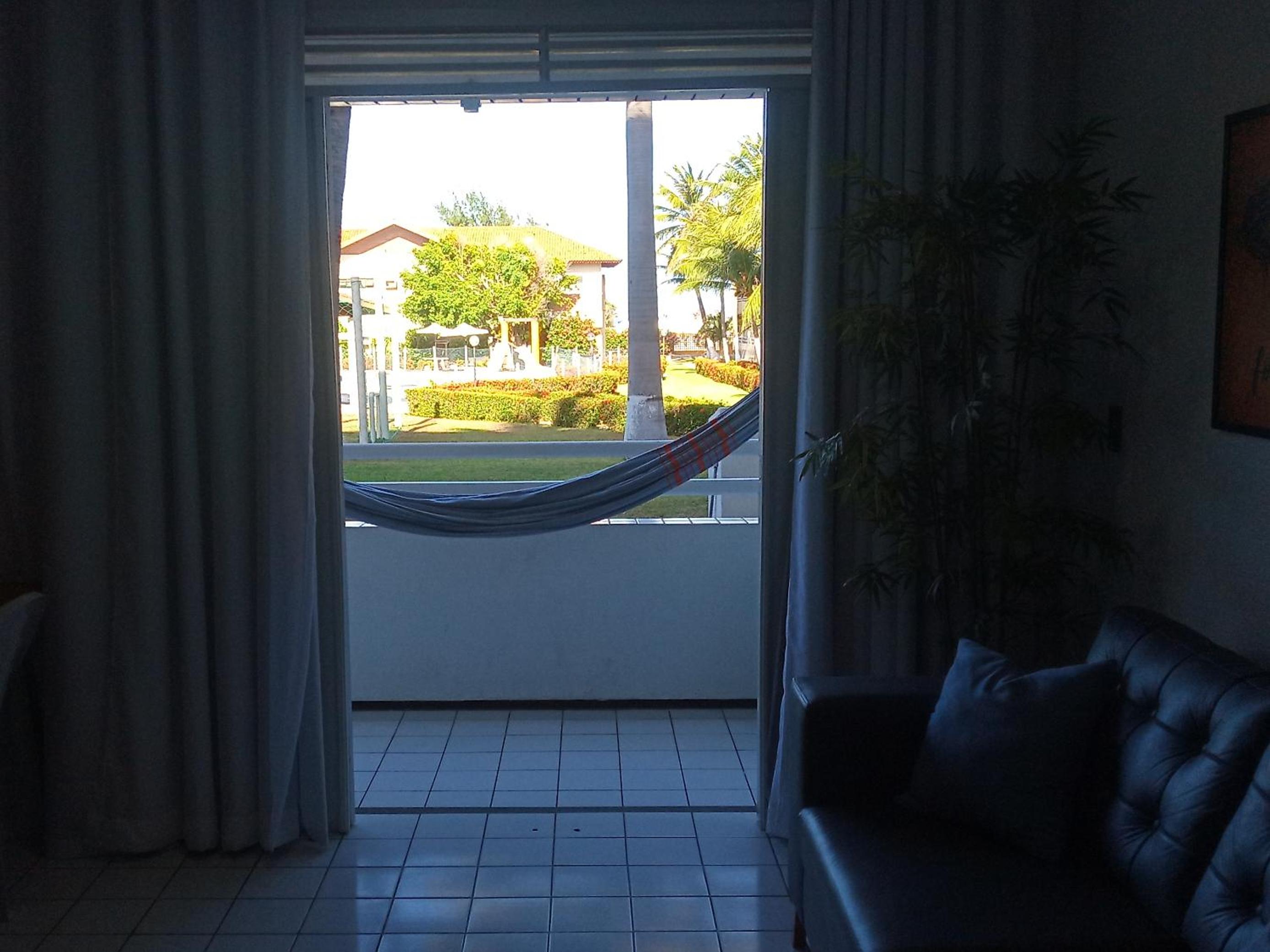 Ap 2 qts - Fortaleza - Praia do Futuro - Piscinas - WiFi - Ar-cond - Garagem