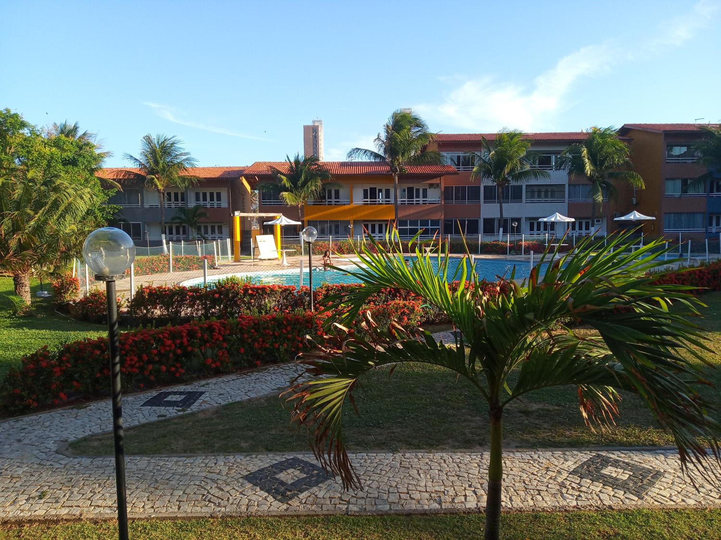 Ap 2 qts - Fortaleza - Praia do Futuro - Piscinas - WiFi - Ar-cond - Garagem