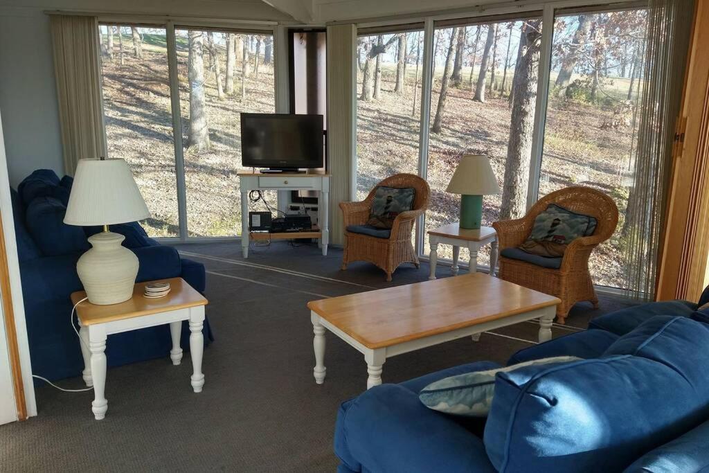 Unit 13-Treetop 2 Bedroom Villa view 4