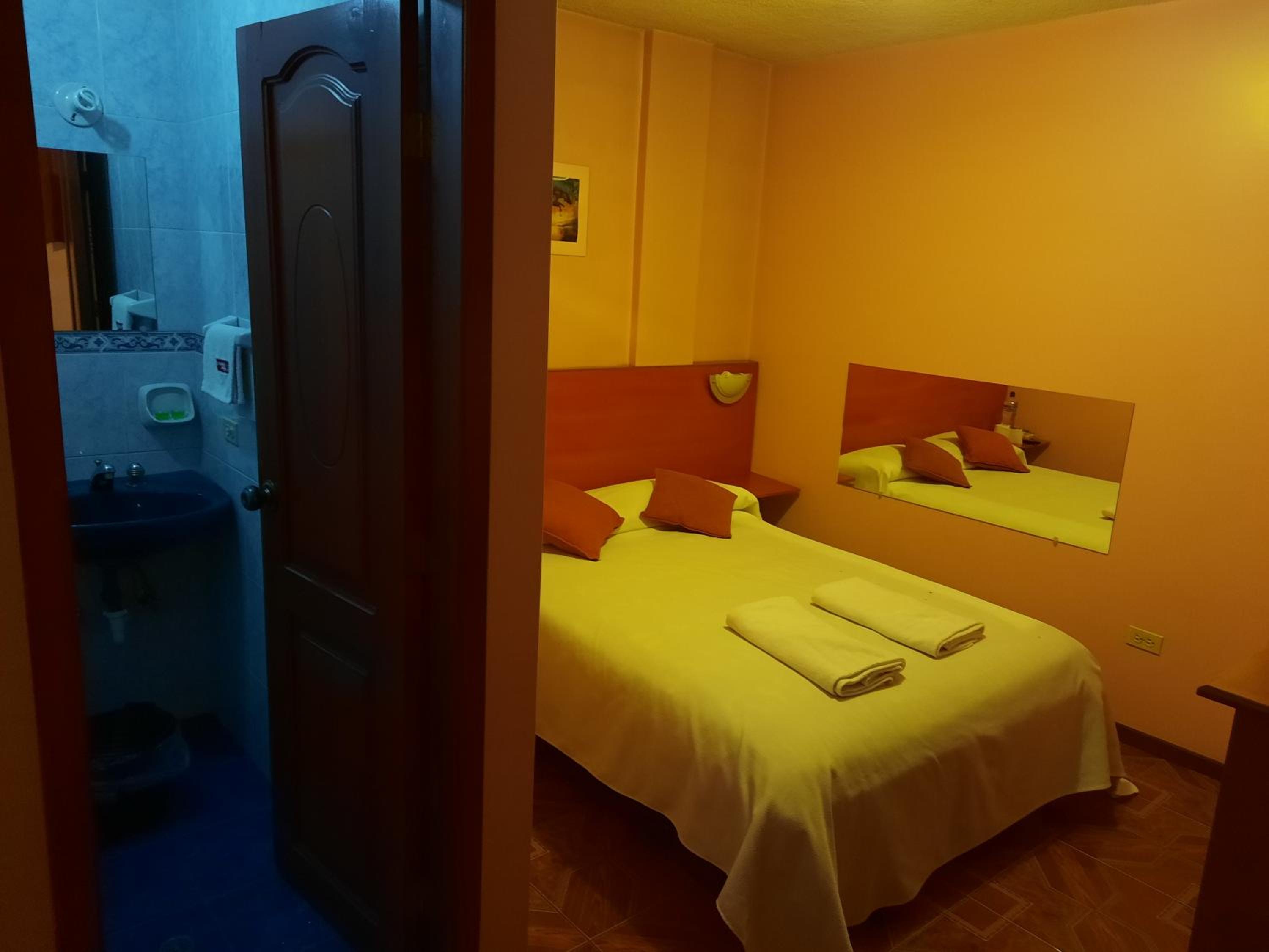 Hostal Sauna Water Palace