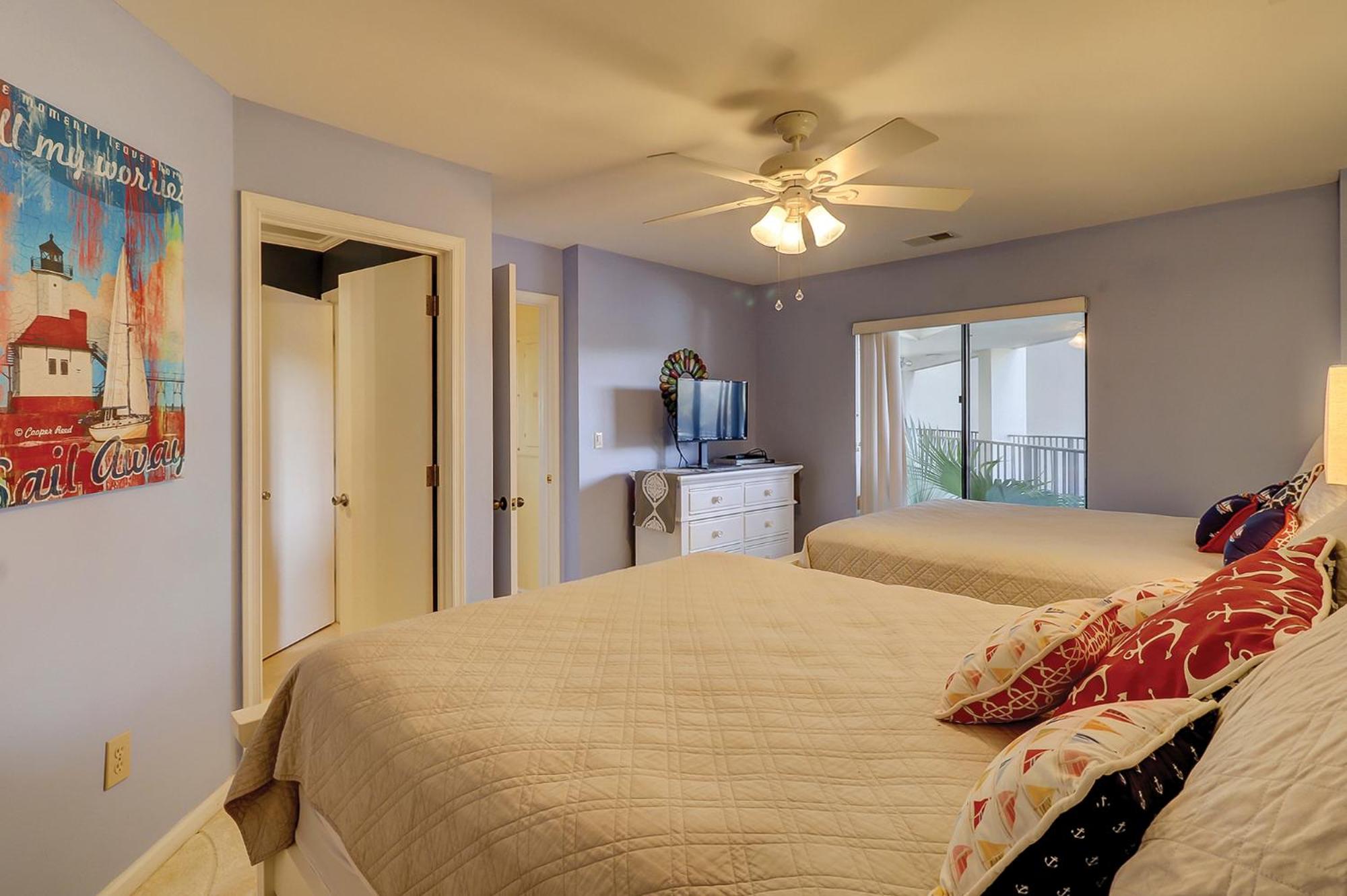 Gorgeous Ocean Views King 2 Queens close to ocean Bikes & Beach Gear Included