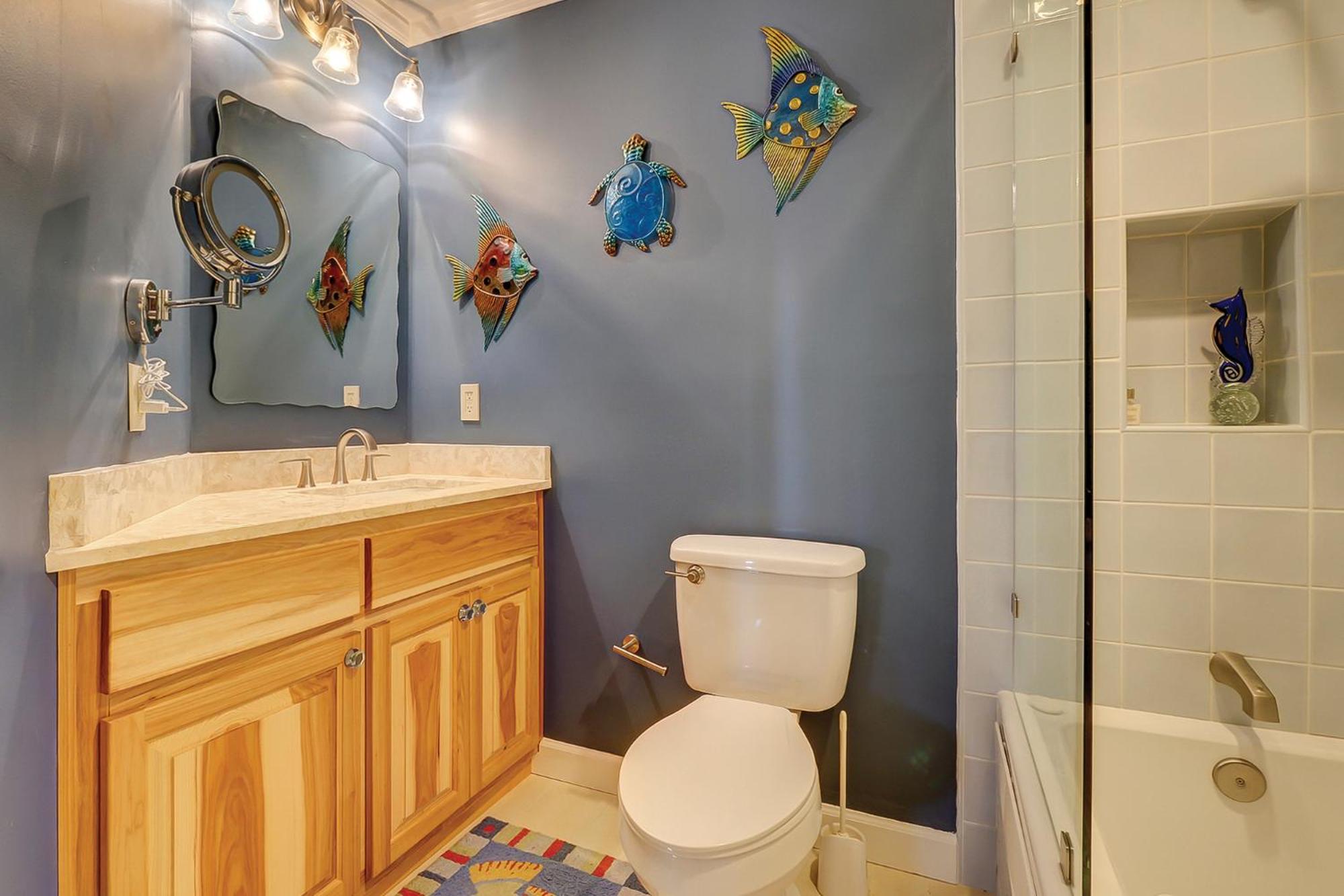 Gorgeous Ocean Views King 2 Queens close to ocean Bikes & Beach Gear Included
