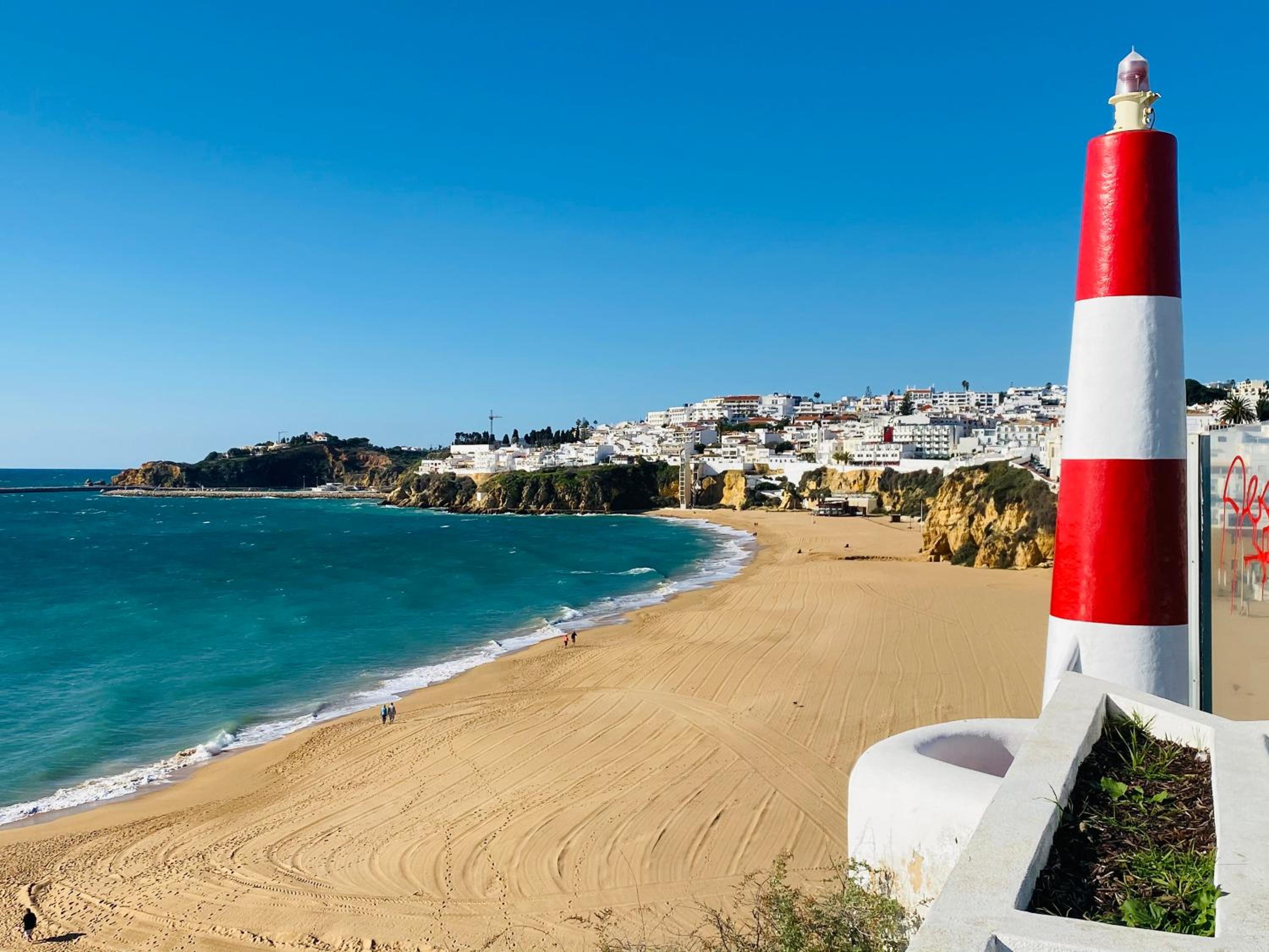 Deluxe apartment in Albufeira old town, 200m walk to beach, pool parking view 3