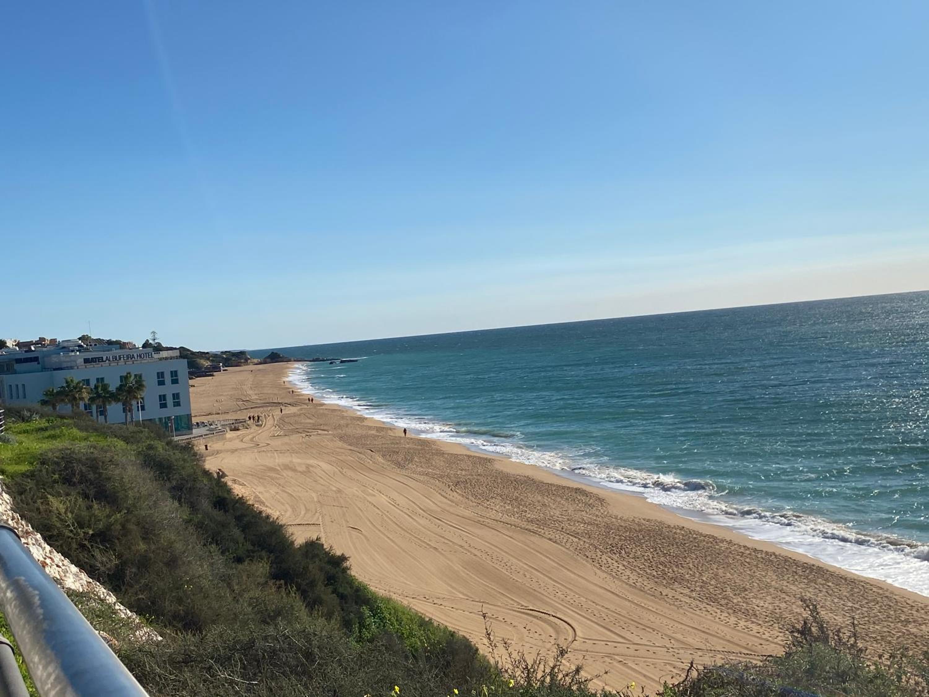 Deluxe apartment in Albufeira old town, 200m walk to beach, pool parking view 4