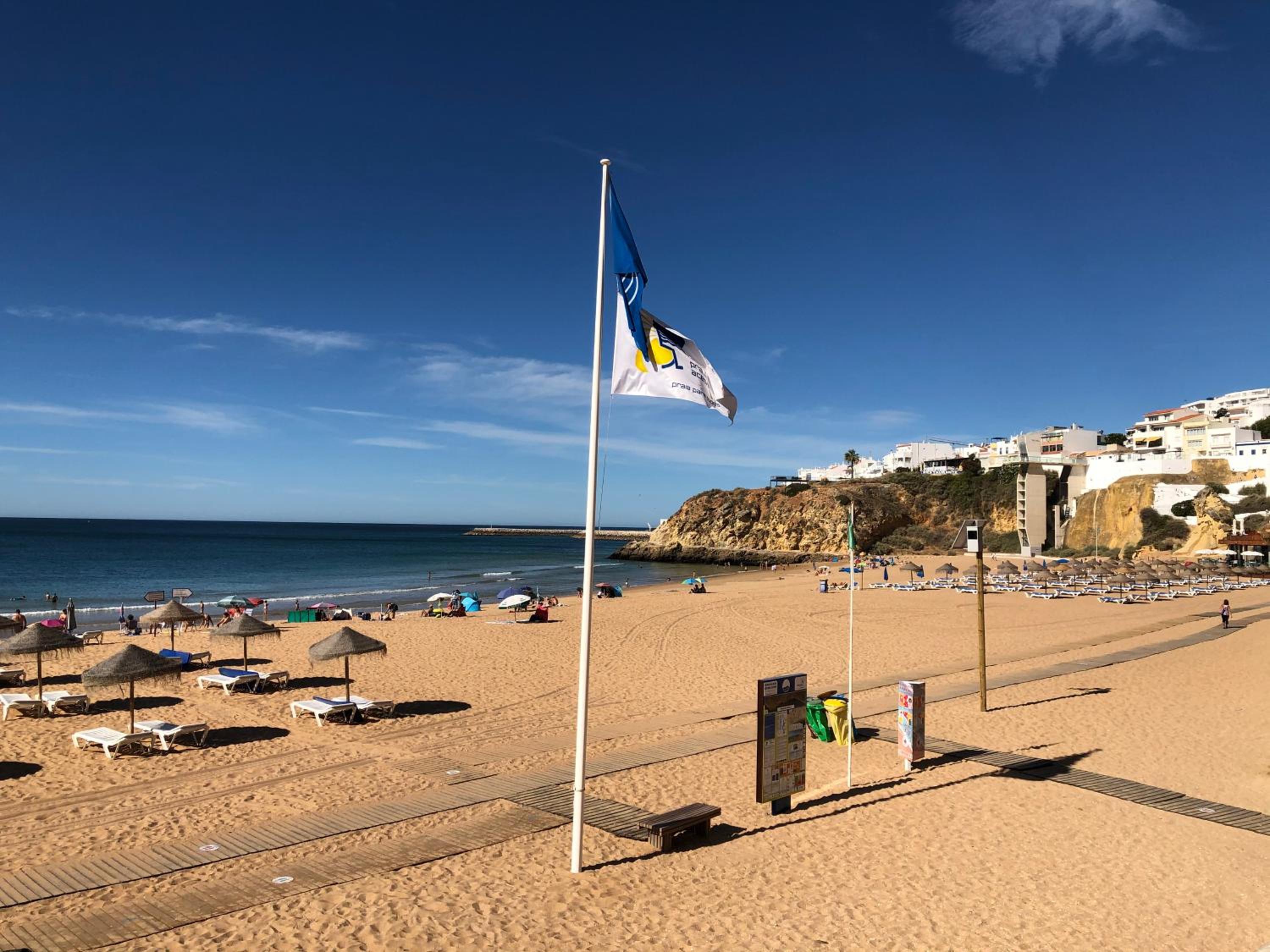 Deluxe apartment in Albufeira old town, 200m walk to beach, pool parking view 5