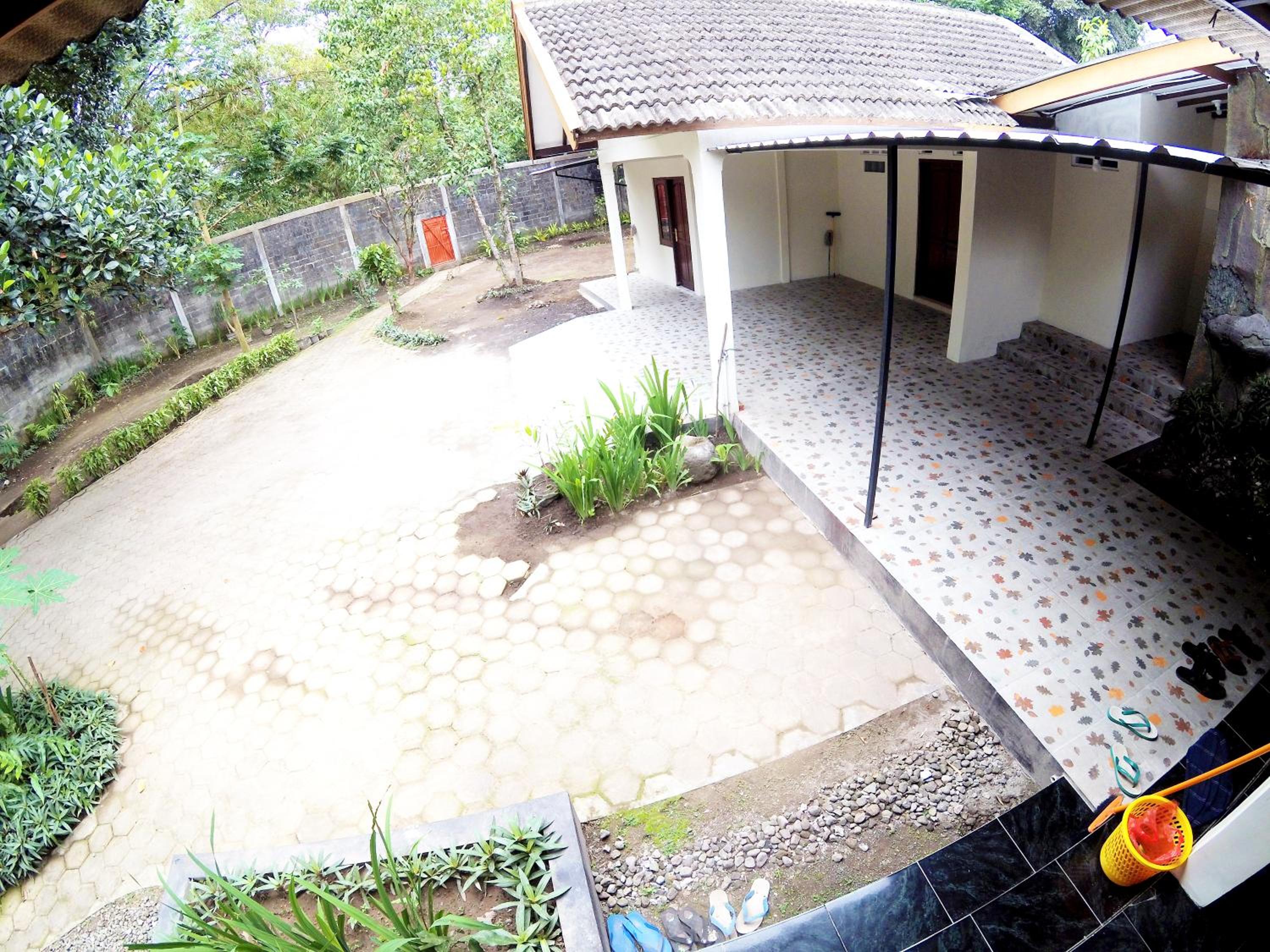 Garden Yard Homestay Jogja view 5