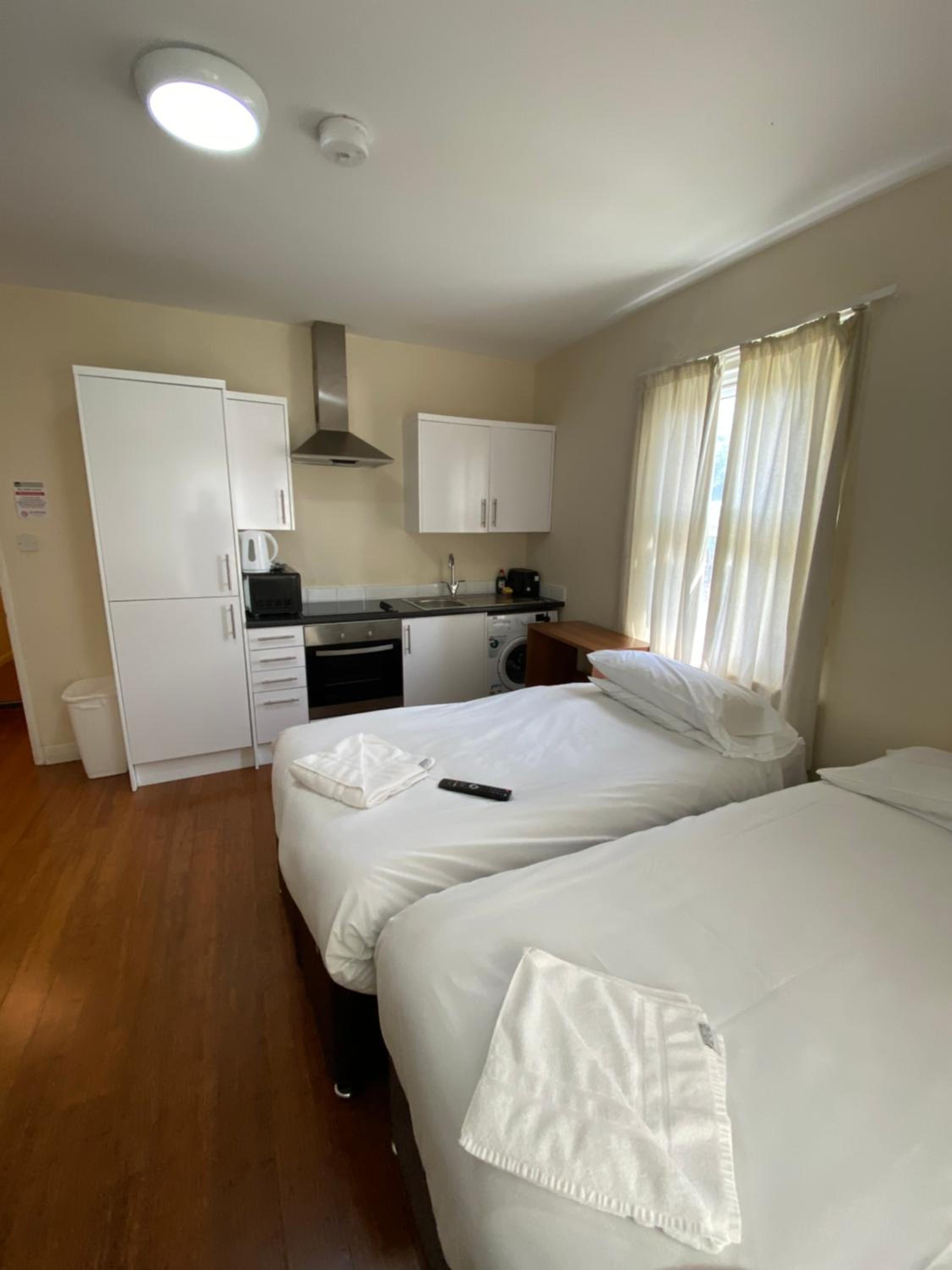 High Wycombe Vacations - Contractors Guest House - Property Image 1
