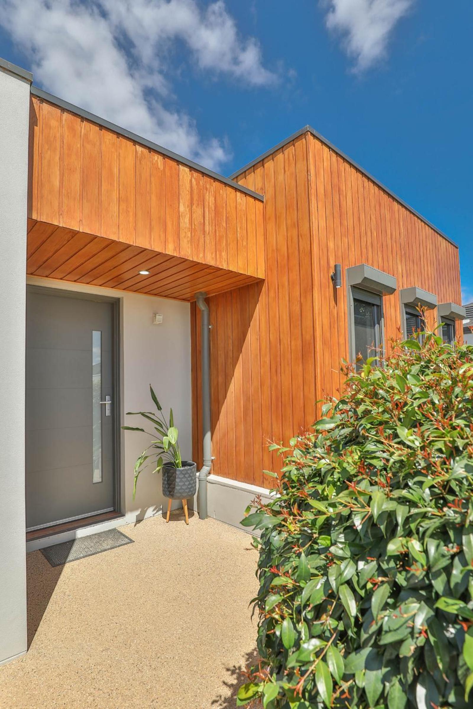 Indulge Luxury Homes - Dockside Marina view 2