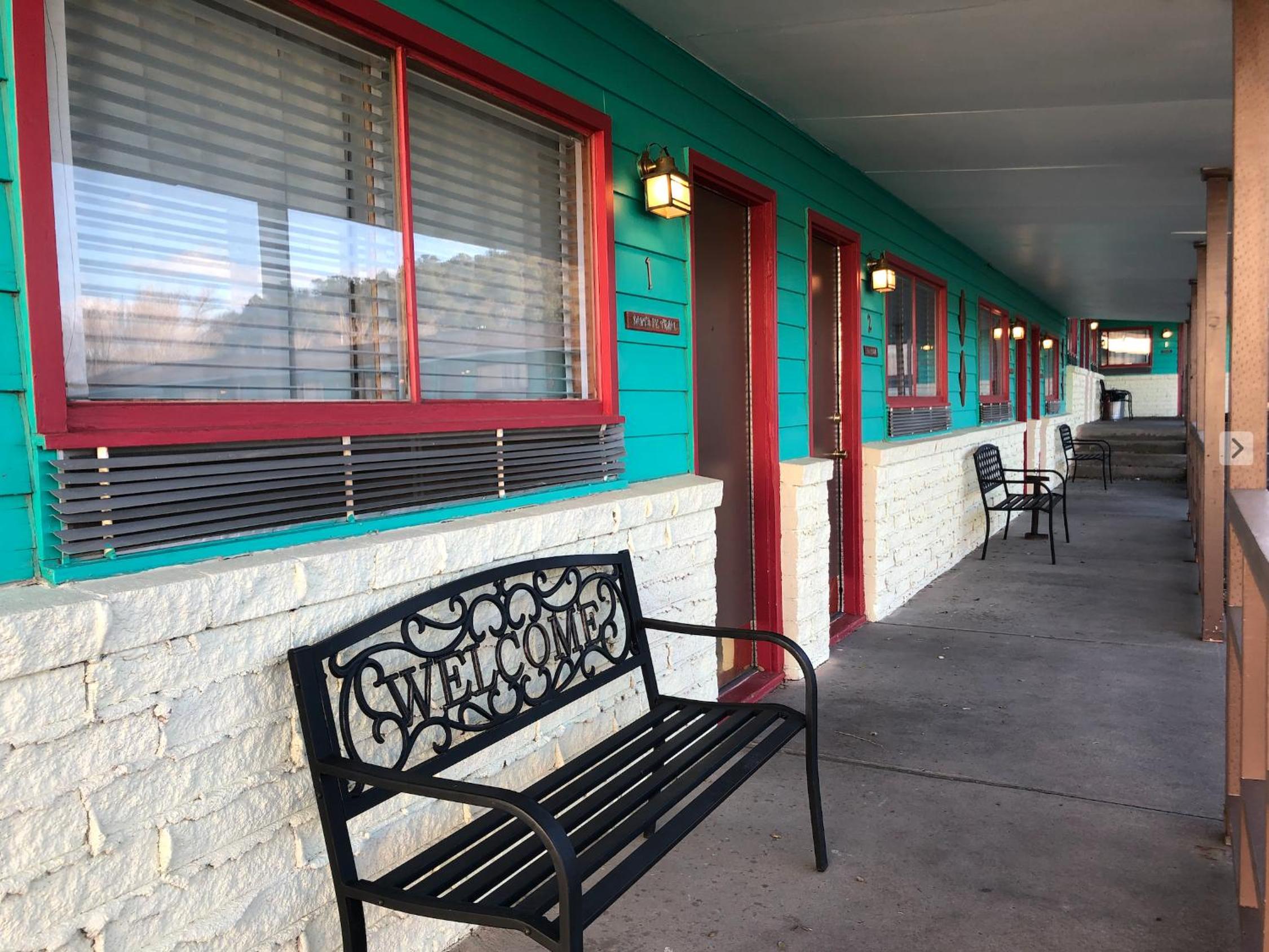 Raton Pass Motor Inn