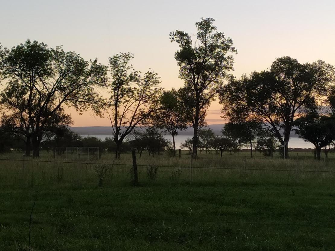 CHALET NATURALEZA - Villa Rumipal - Córdoba - A 50 mts del Lago - Vista al Lago