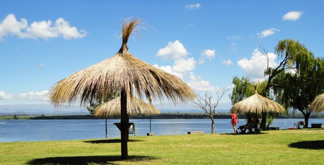 CHALET NATURALEZA - Villa Rumipal - Córdoba - A 50 mts del Lago - Vista al Lago