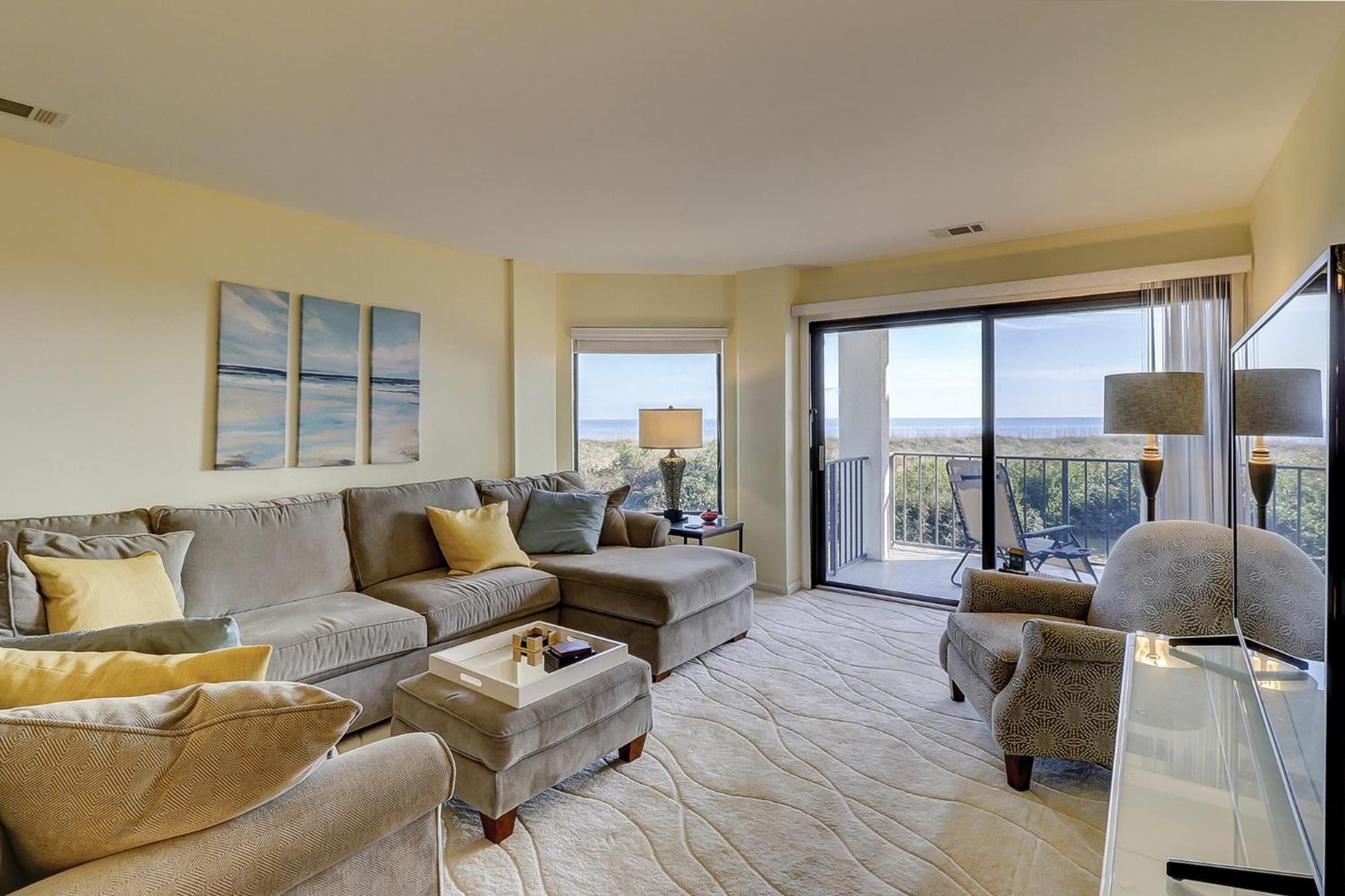 Gorgeous Ocean Views King 2 Queens close to ocean Bikes & Beach Gear Included