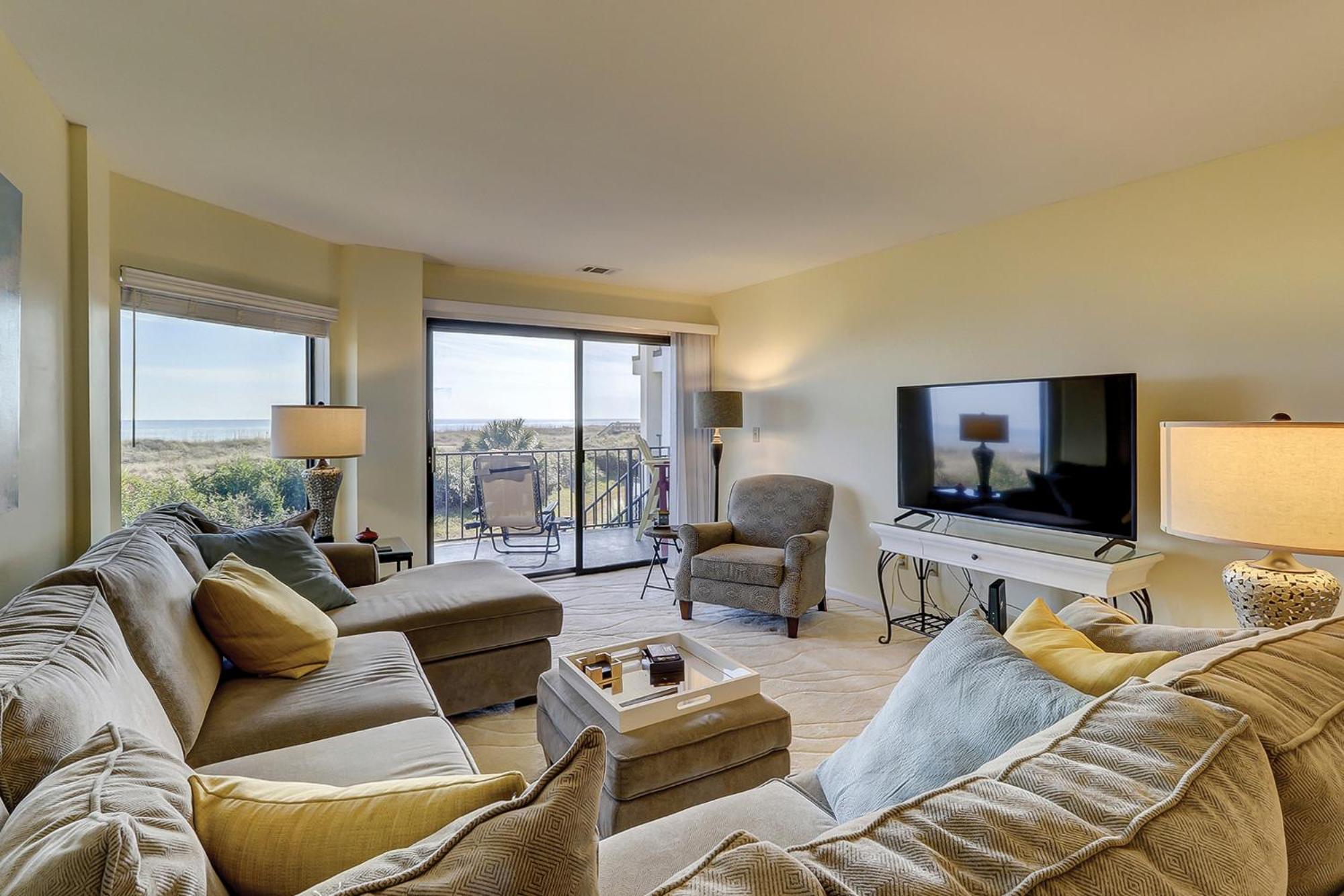 Gorgeous Ocean Views King 2 Queens close to ocean Bikes & Beach Gear Included