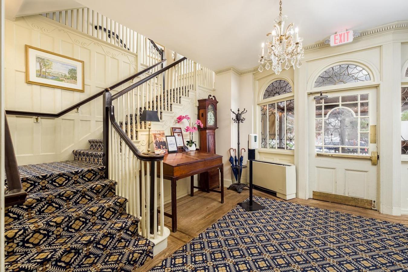Simsbury 1820 House view 3
