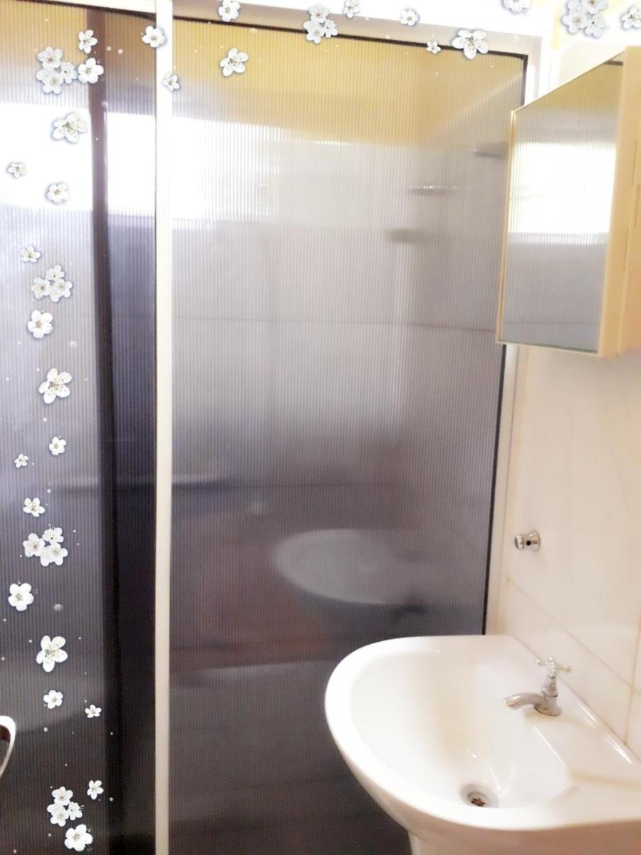 Residencial Azaleas Place Guest House