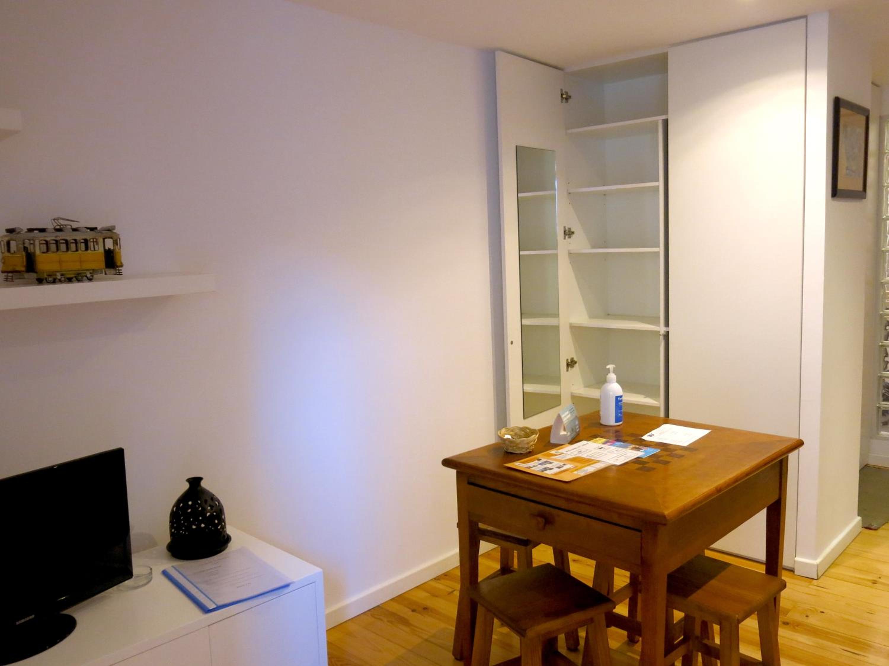 Cozy Studio in Mouraria with AC view 4