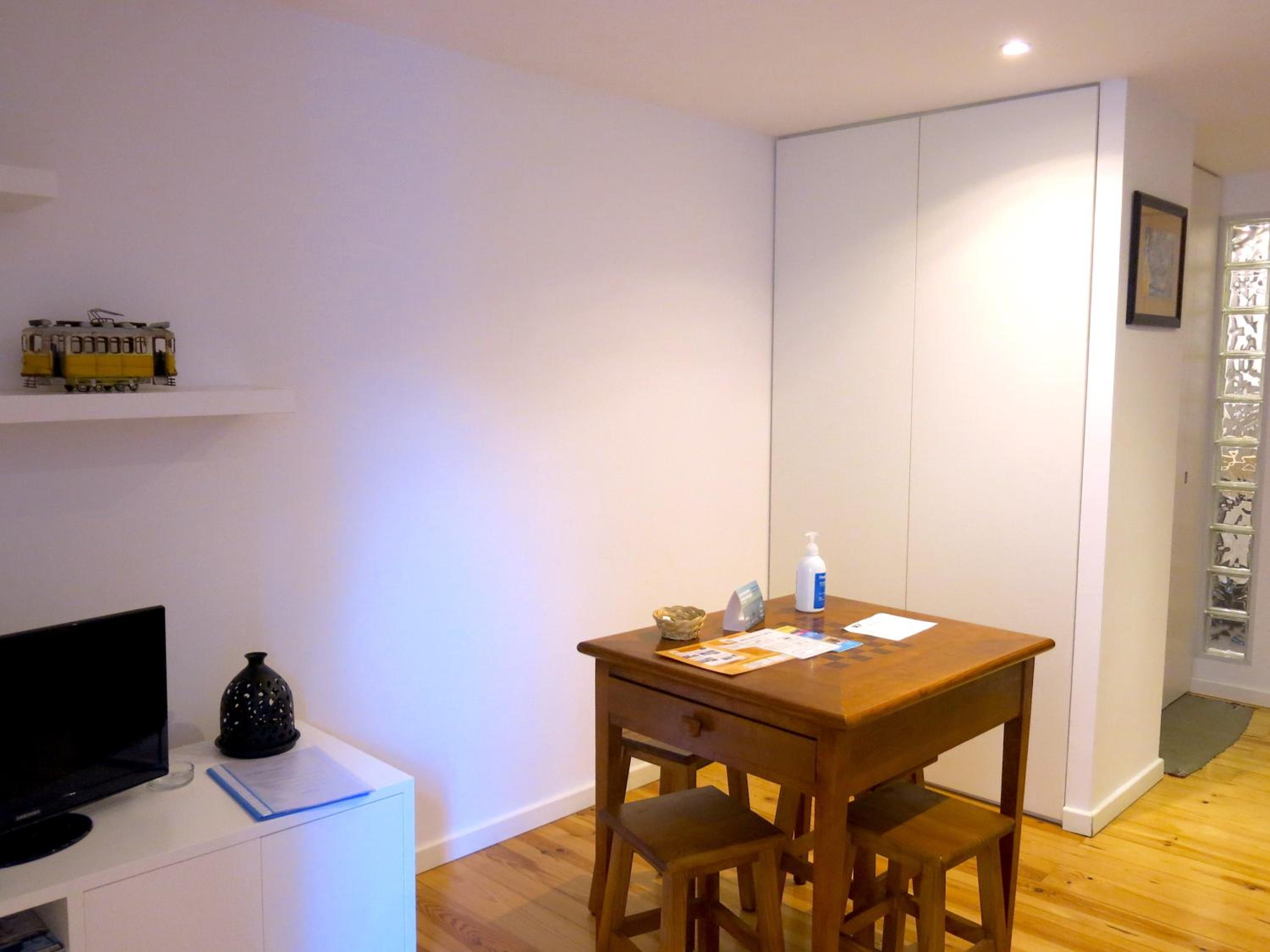 Cozy Studio in Mouraria with AC view 3