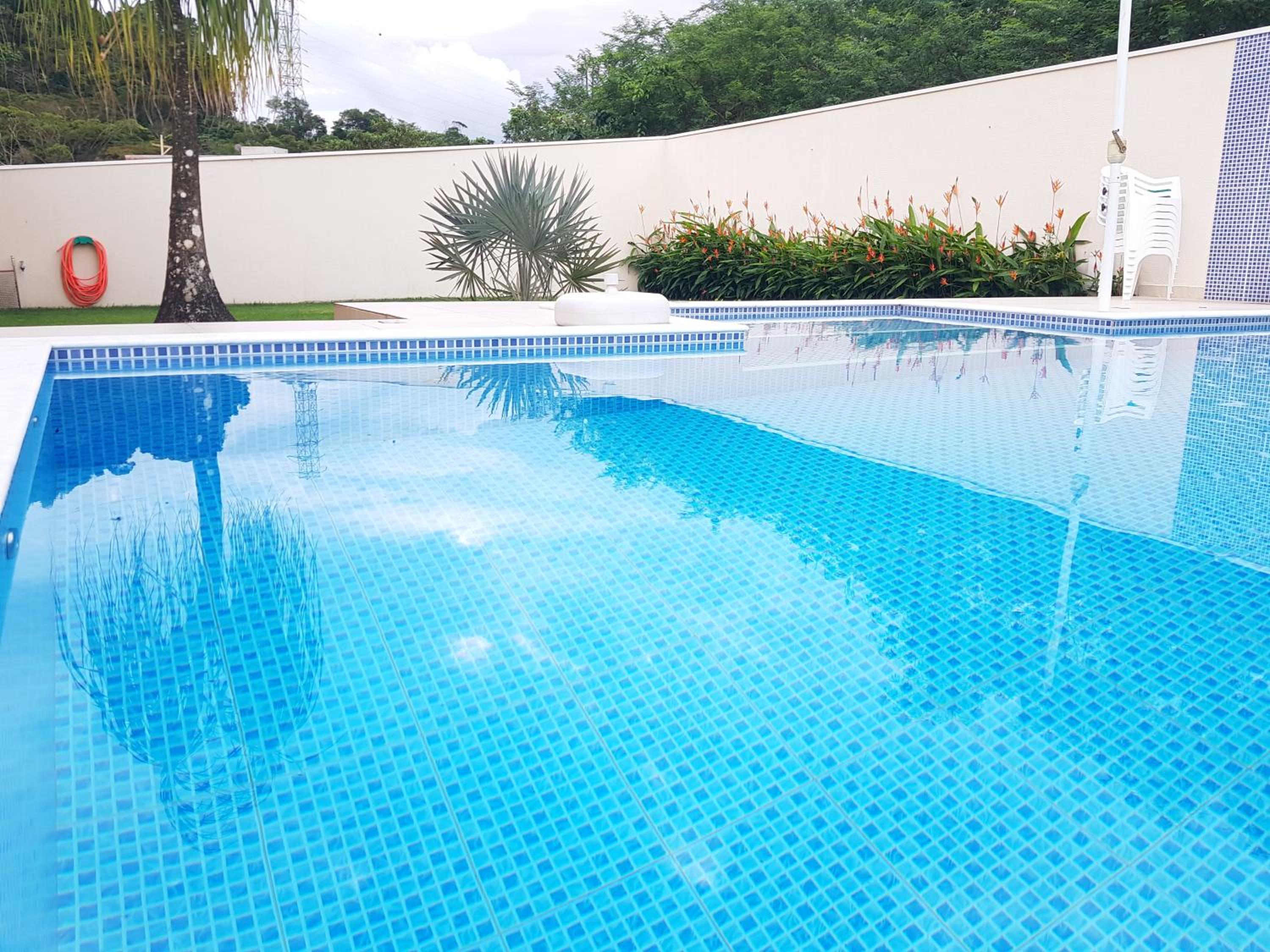 BELA CASA TERREA PRAIA LAGOINHA, UBATUBA com piscina, Ar condicionado, churrasqueira, forno a lenha, wifi