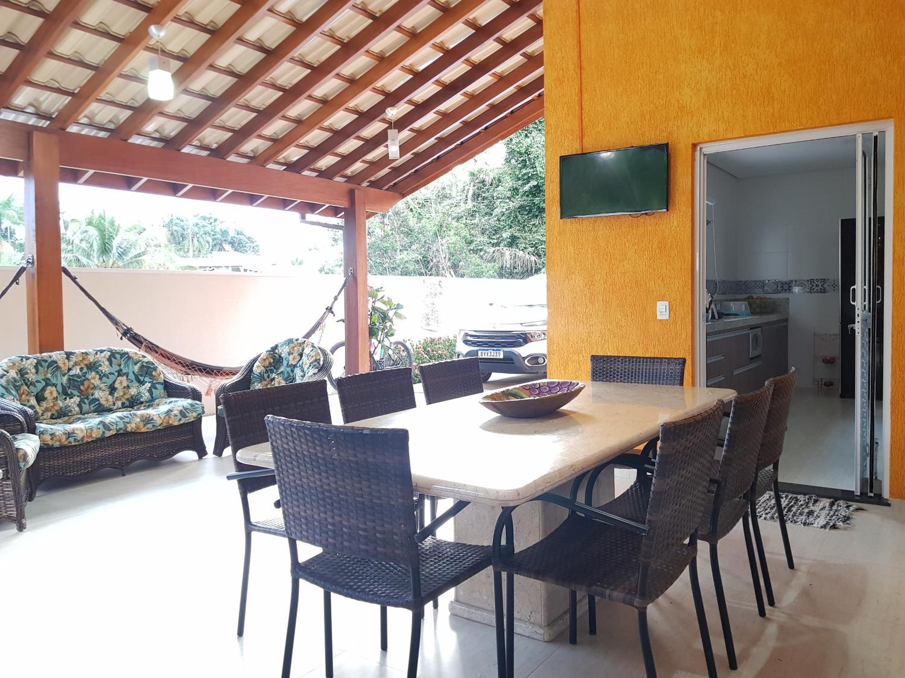 BELA CASA TERREA PRAIA LAGOINHA, UBATUBA com piscina, Ar condicionado, churrasqueira, forno a lenha, wifi