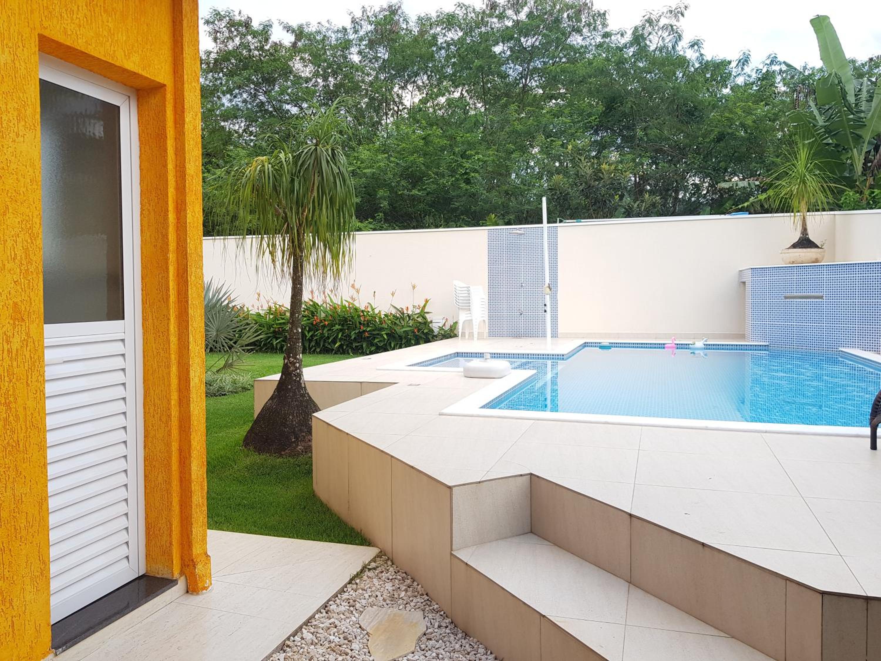 BELA CASA TERREA PRAIA LAGOINHA, UBATUBA com piscina, Ar condicionado, churrasqueira, forno a lenha, wifi