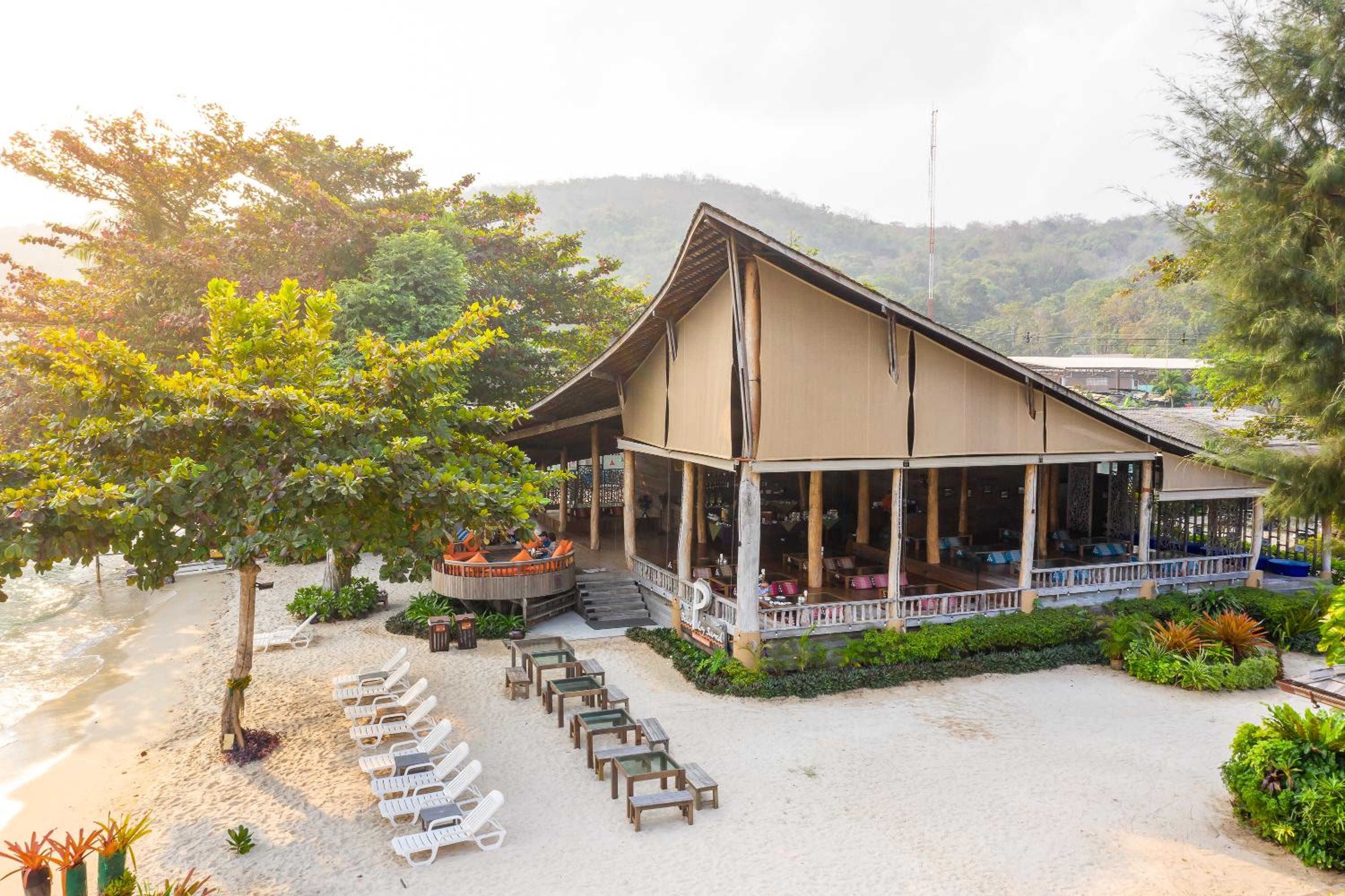Baan Ploy Sea