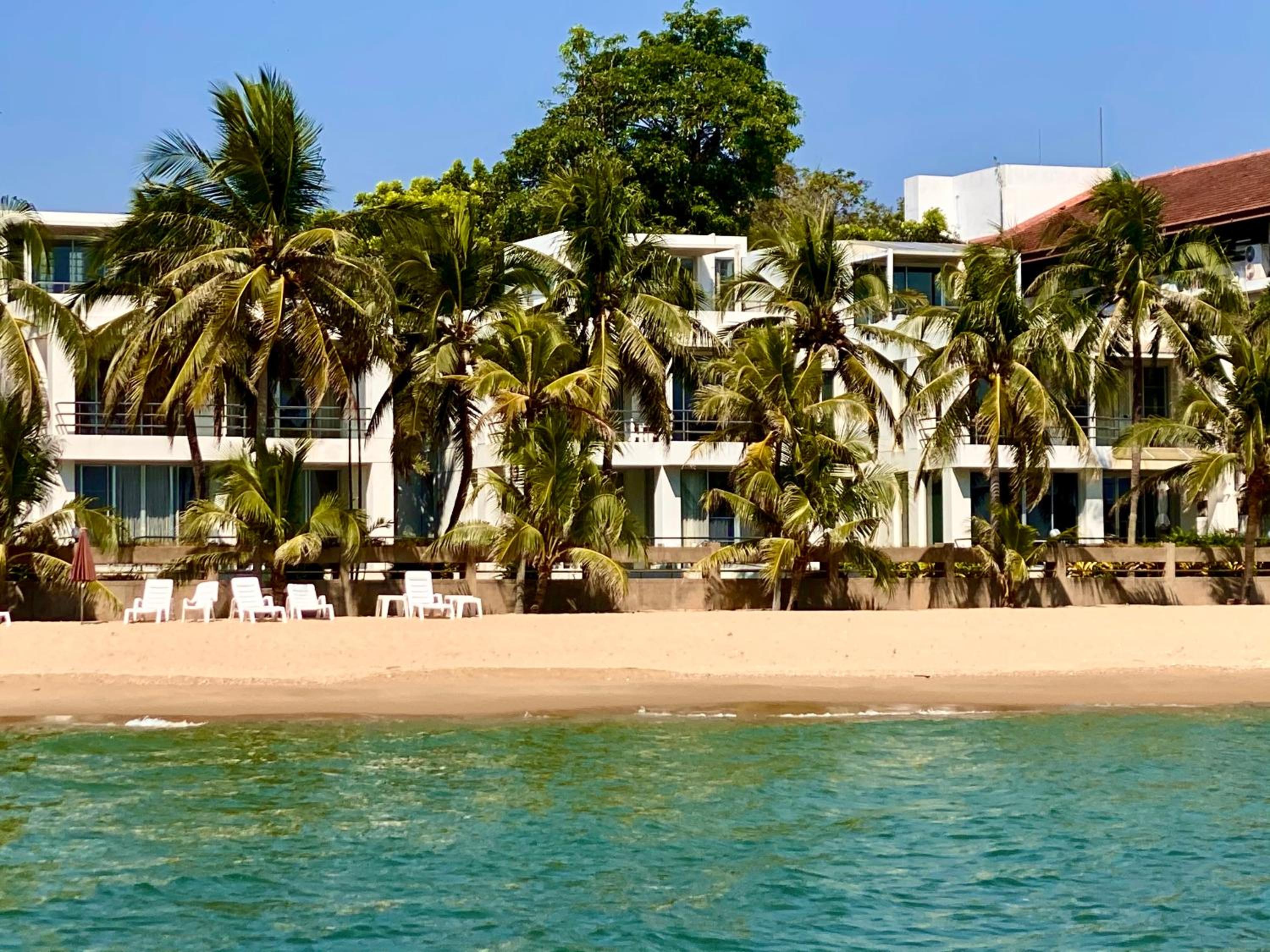 Natural Villas -Front Samet - Beach front 3BR with Pool