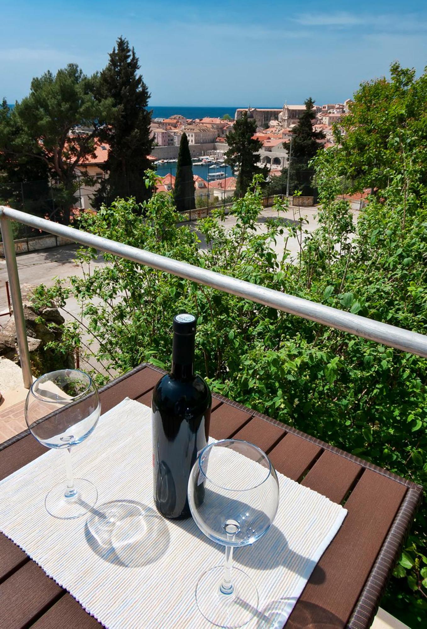 Lora studio sea & OldTown view with parking