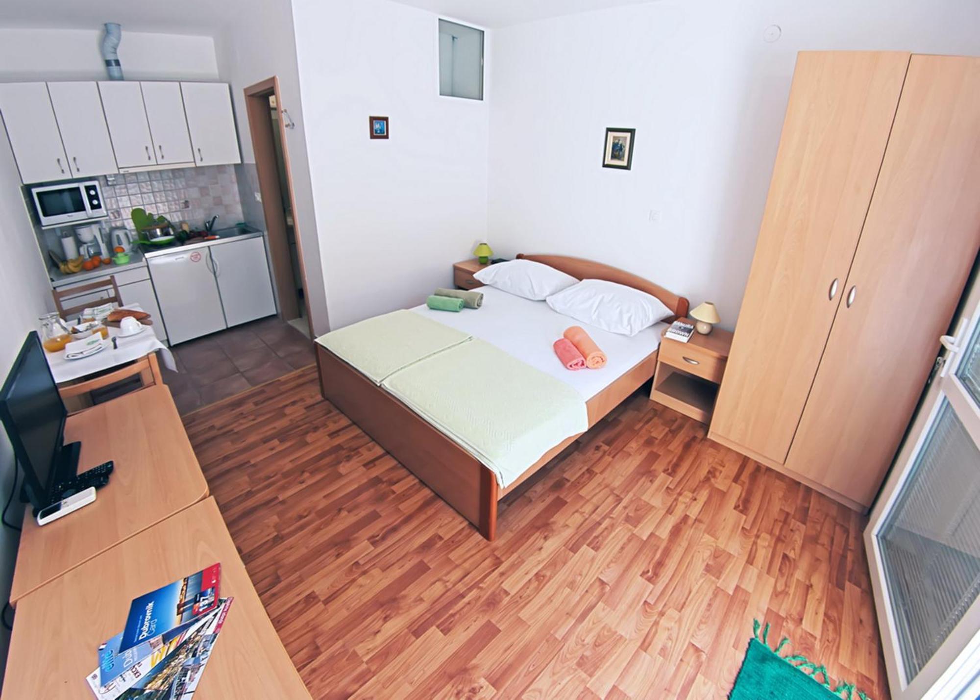 Lora studio sea & OldTown view with parking