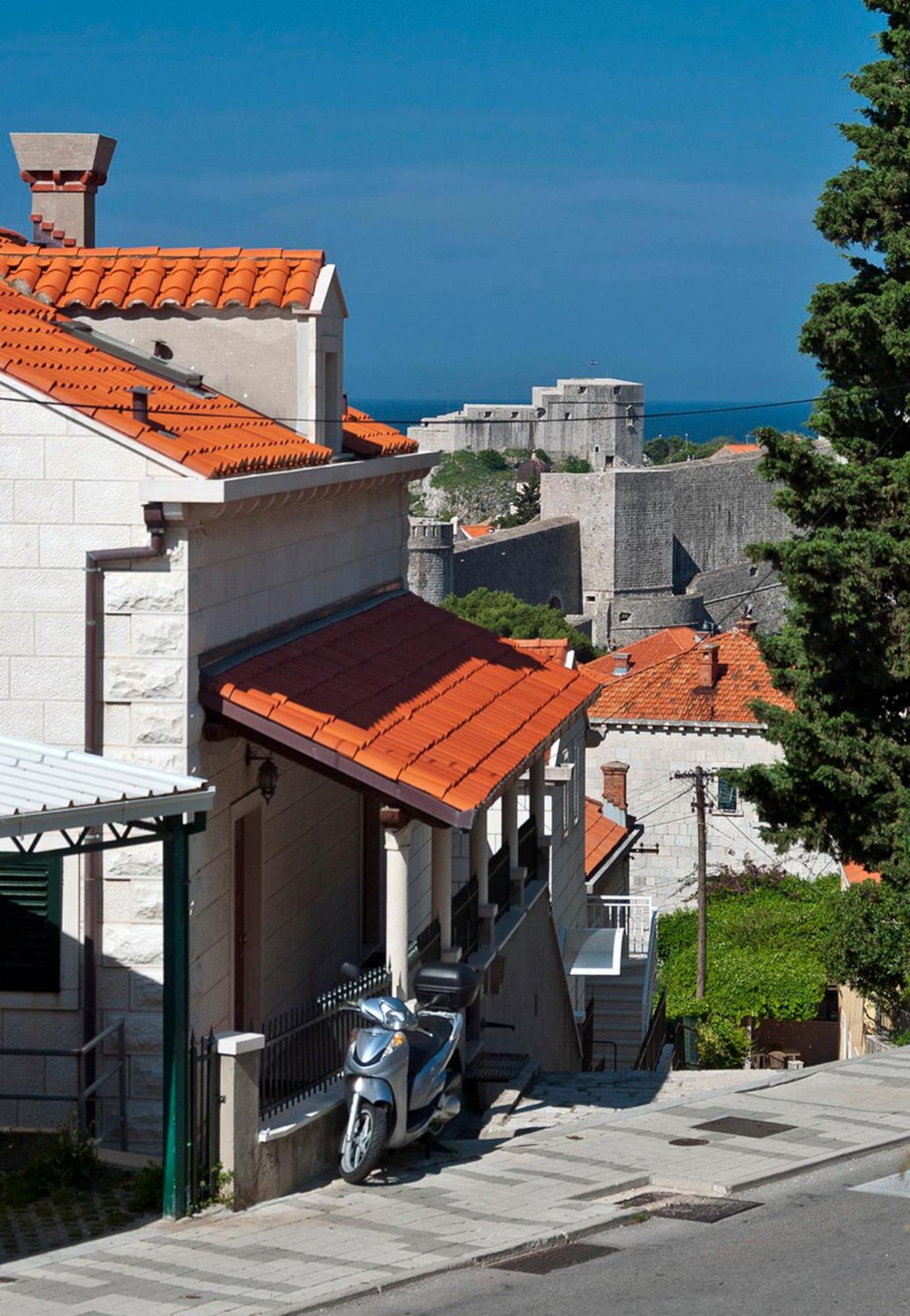 Lora studio sea & OldTown view with parking