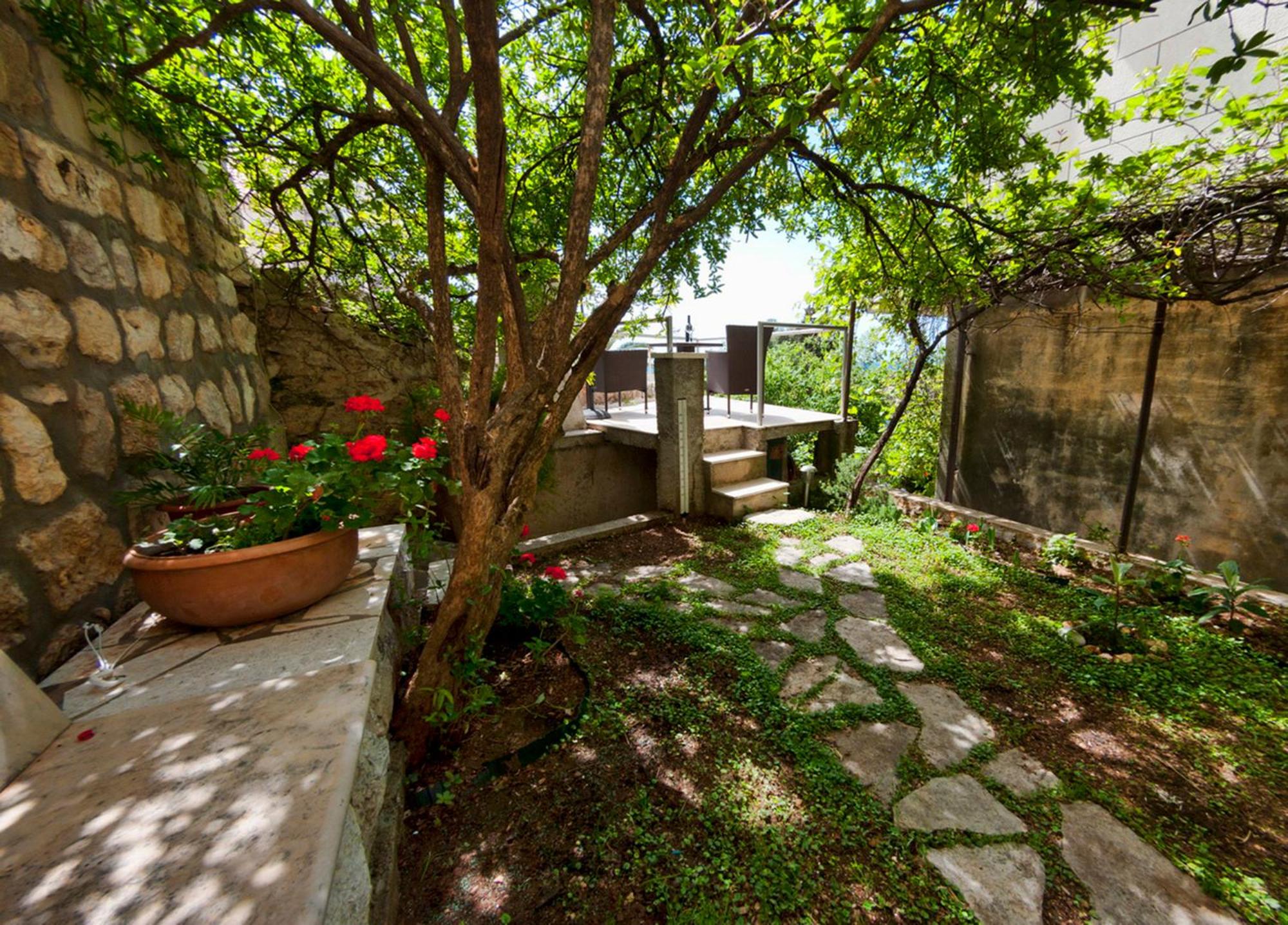 Lora studio sea & OldTown view with parking