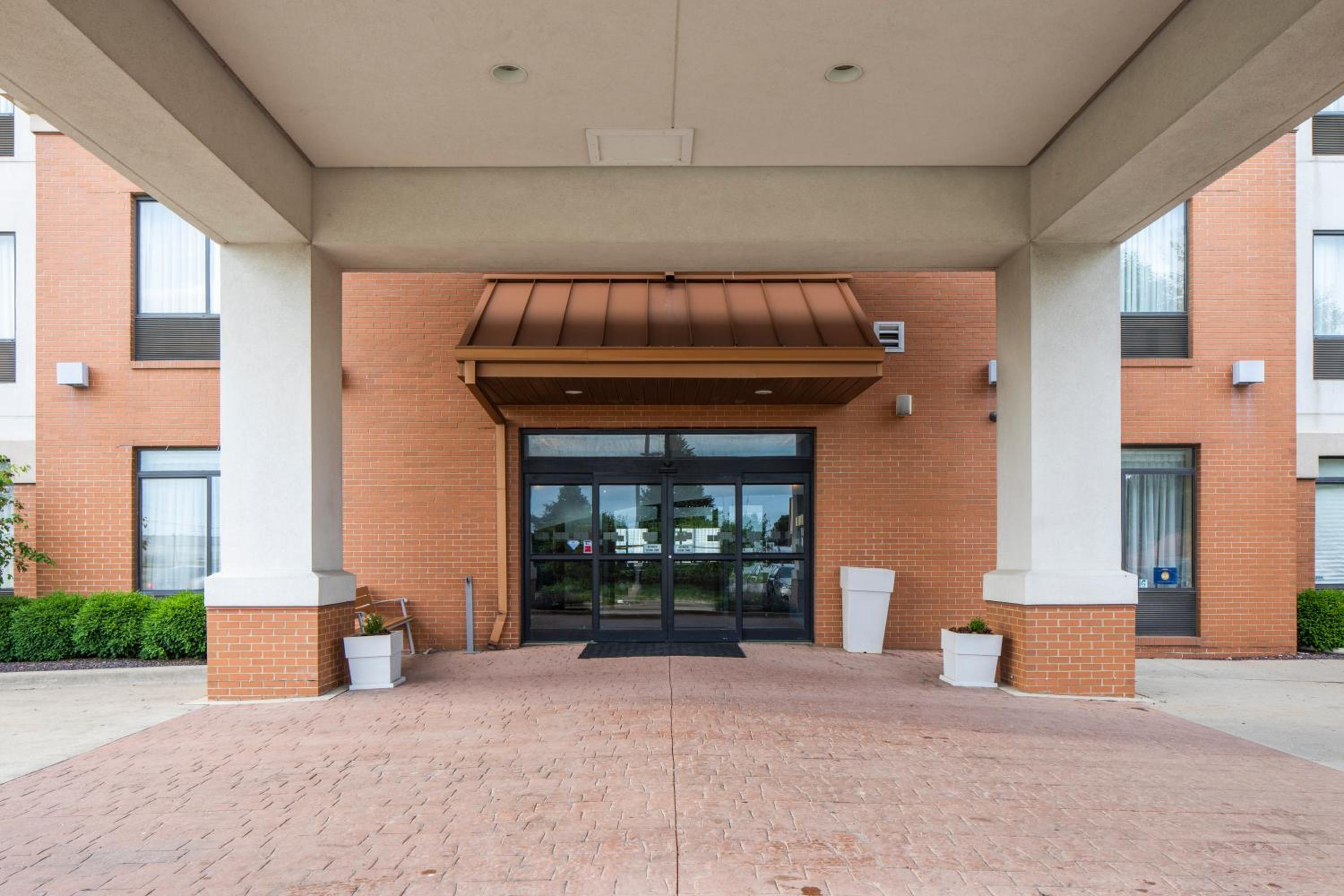 Bloomington Vacations - Holiday Inn Express Bloomington West, an IHG Hotel - Property Image 8