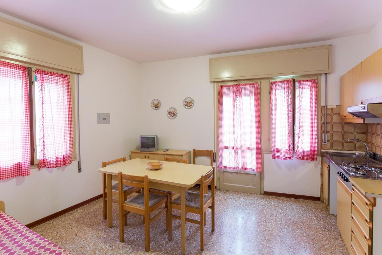 Stella d'Oro view 5