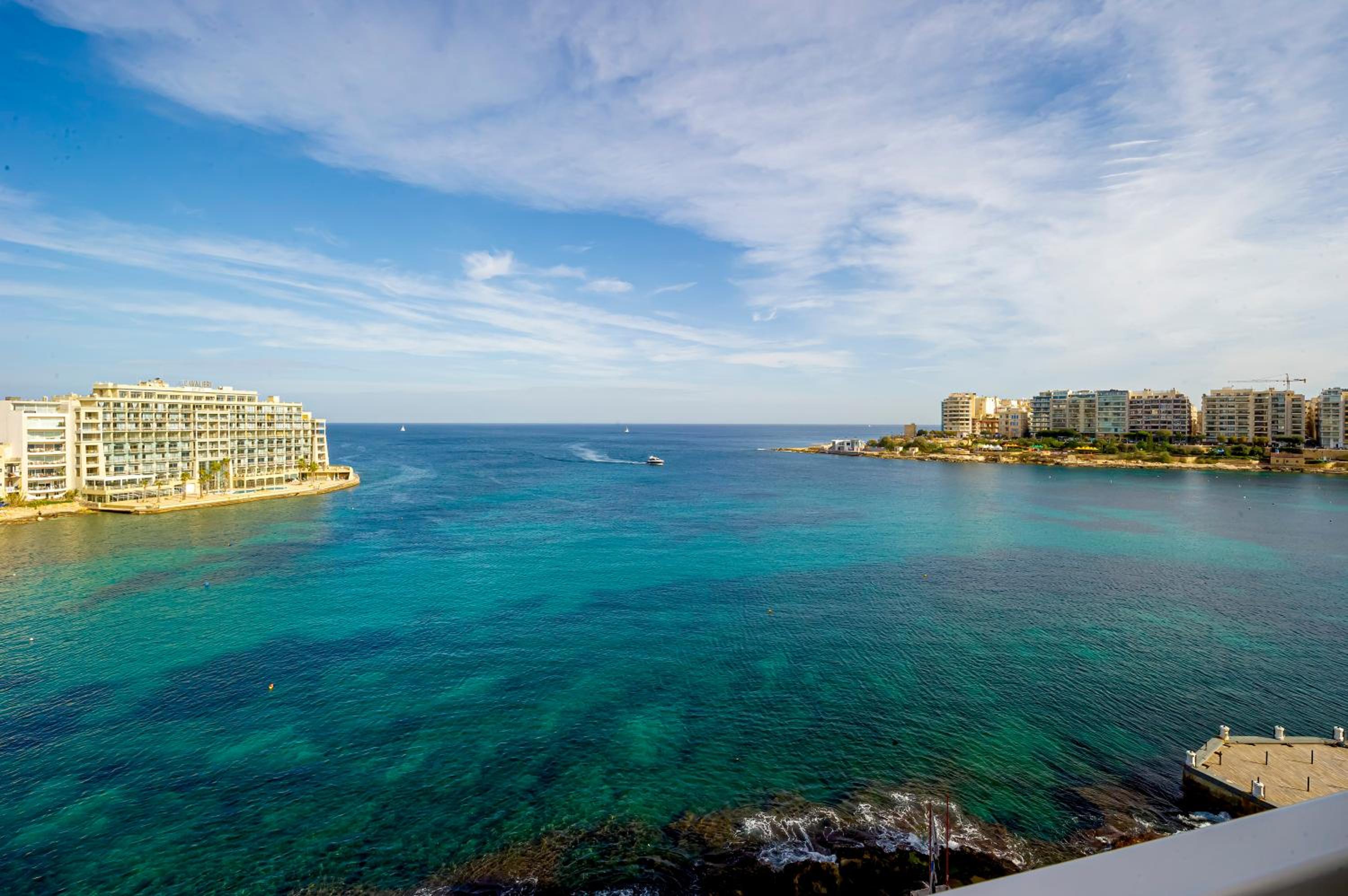 Spinola Bay top floor seafront 3 bedroom Apartment with panoramic sea views - by Getawaysmalta photo 2